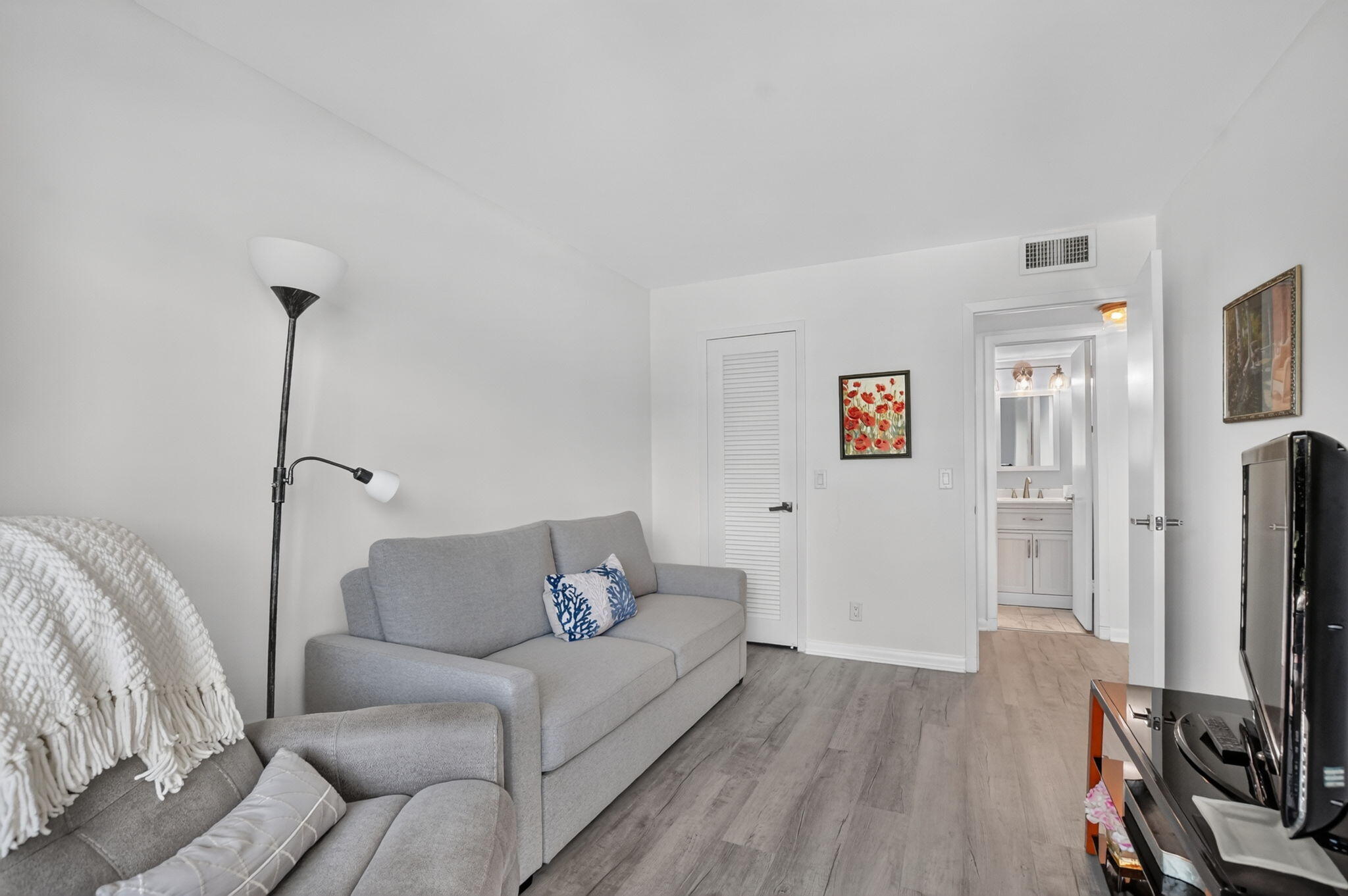 150 Mansfield D Property Photo 19