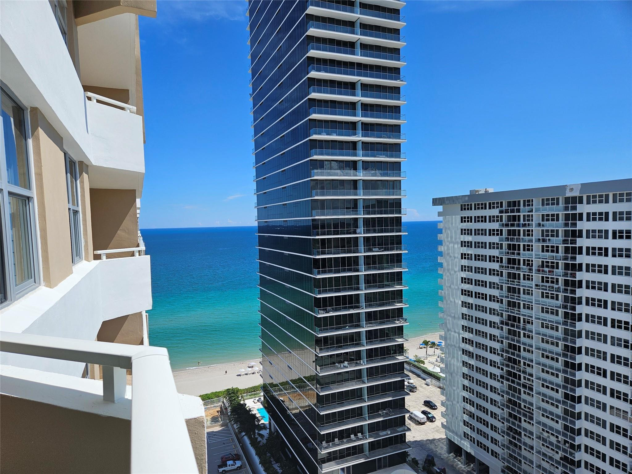 1980 S OCEAN Drive 21L Property Photo 1