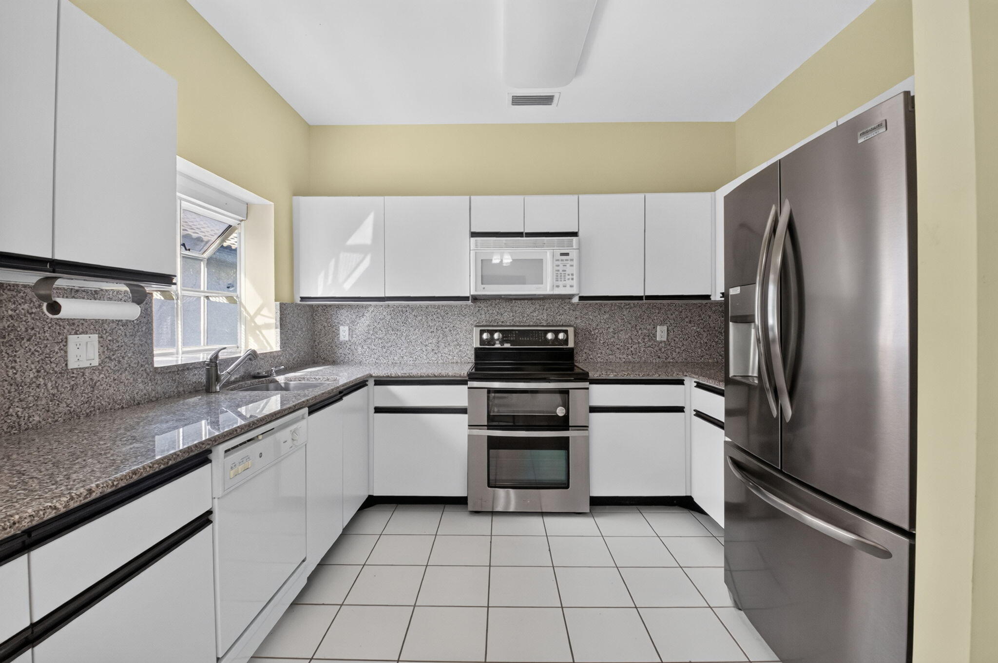 11611 Briarwood Circle 3 Property Photo 27