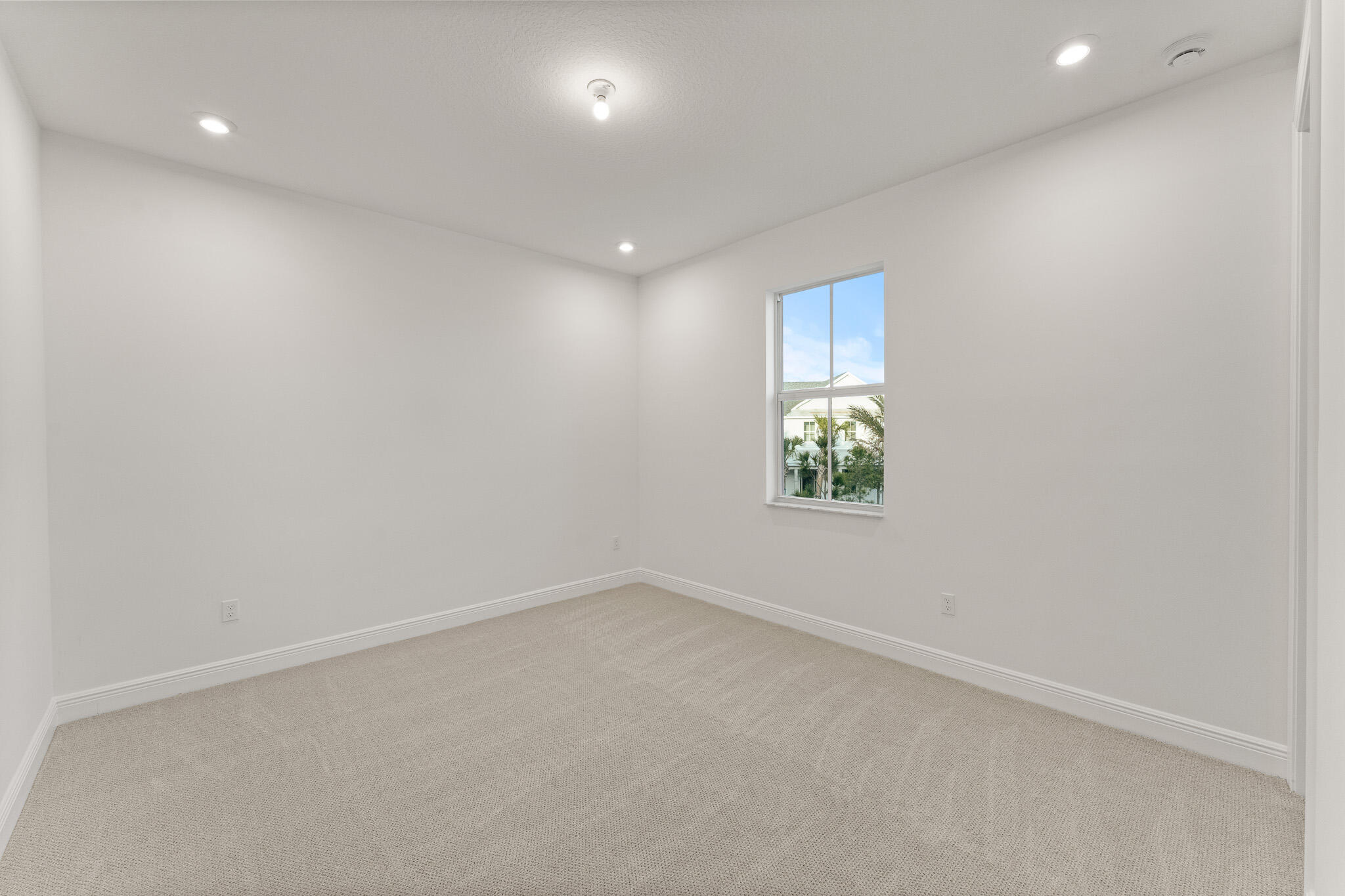 10590 Sw Pioneer Parkway Property Photo 8