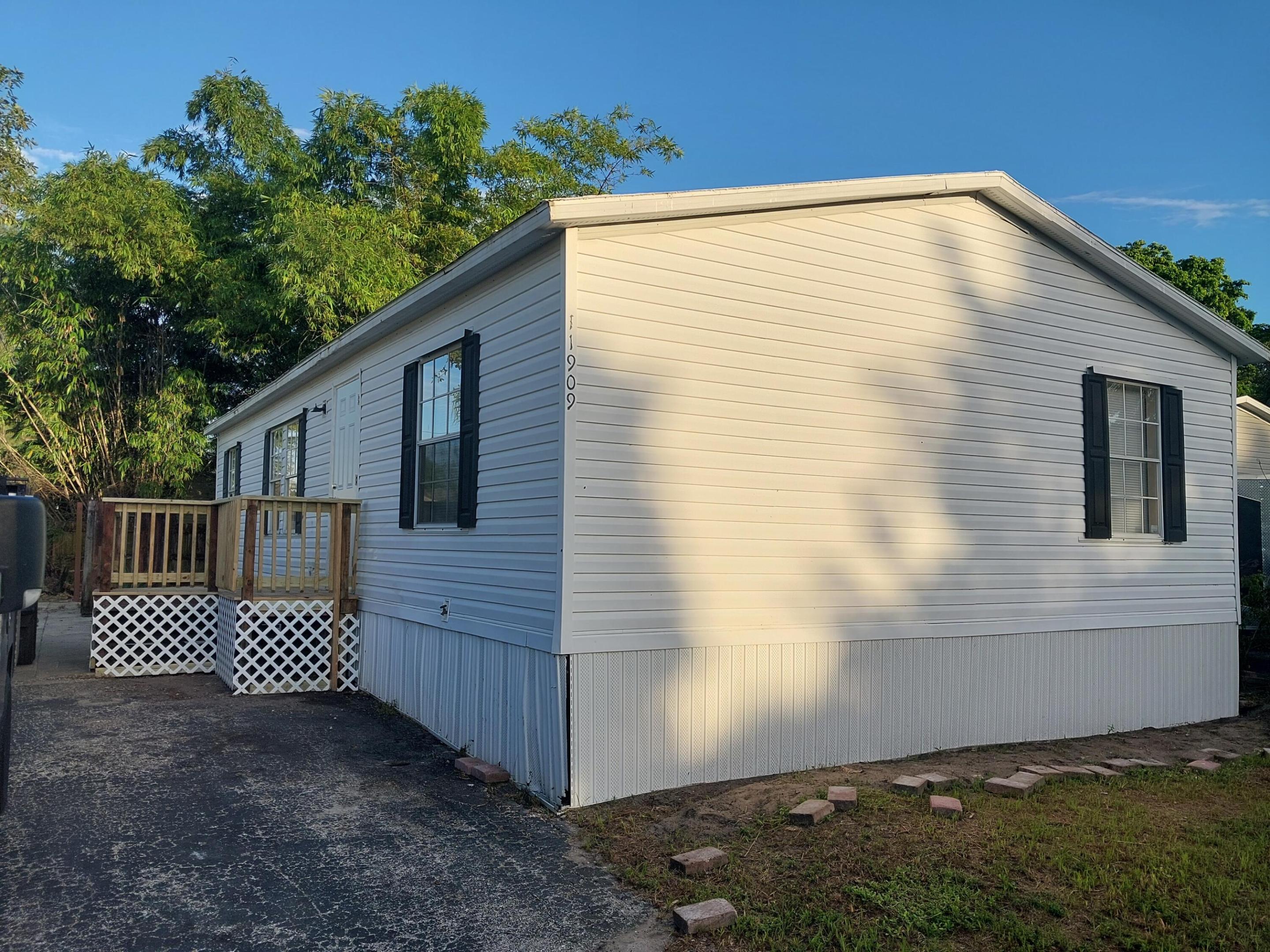 11909 COVE Place Property Photo 1