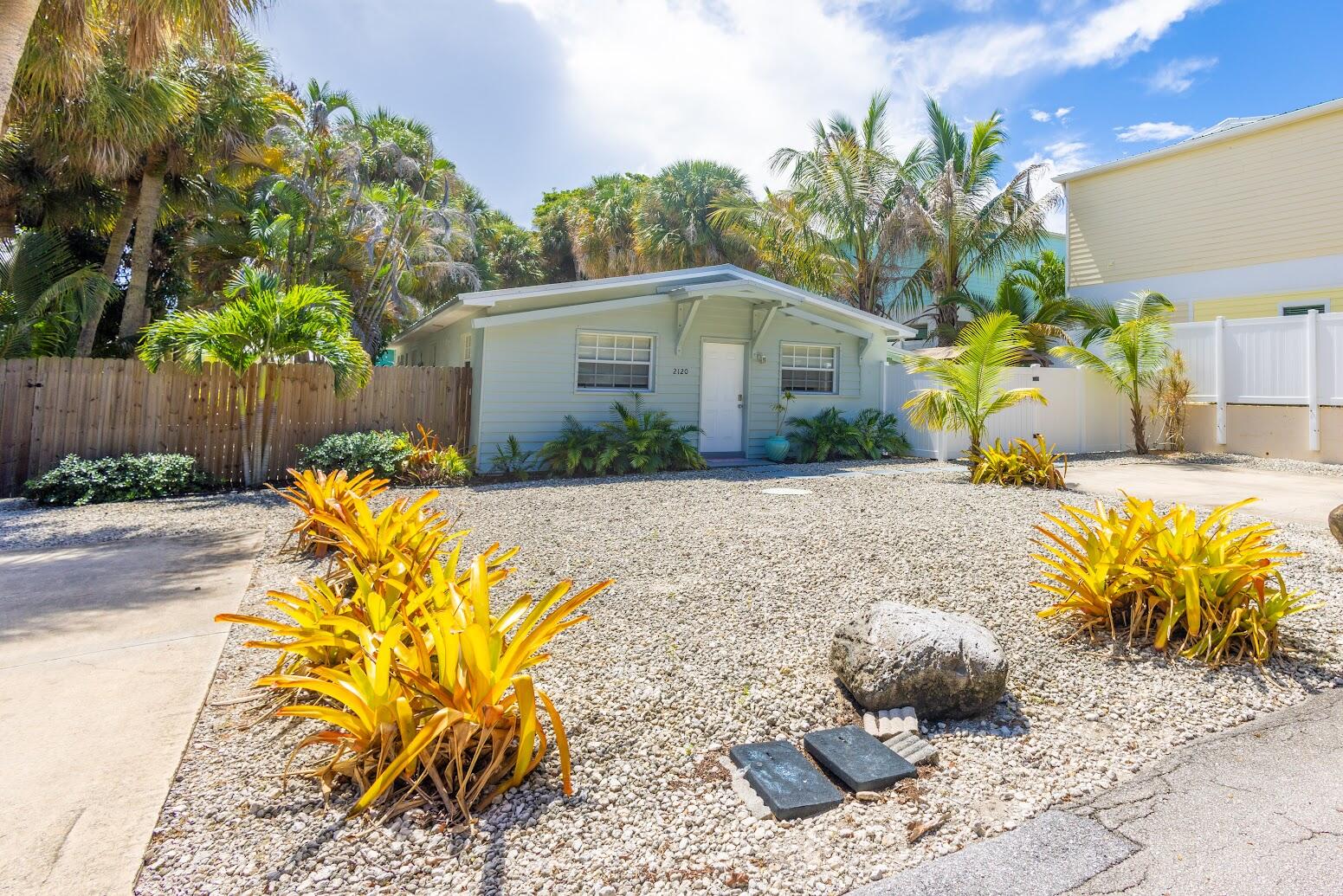 2120-2130 Ne Flamingo Terrace Property Photo 1