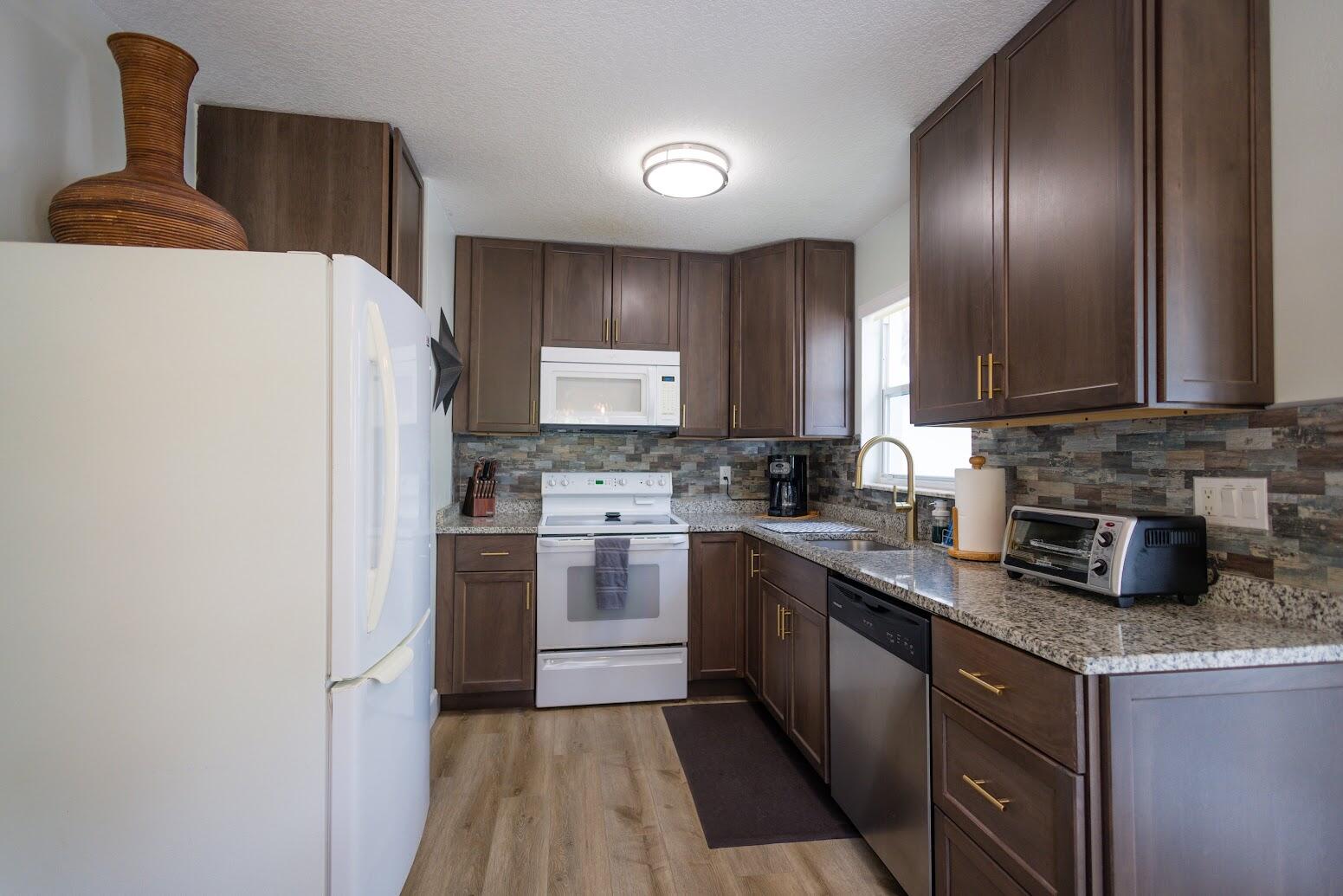 2120-2130 Ne Flamingo Terrace Property Photo 4