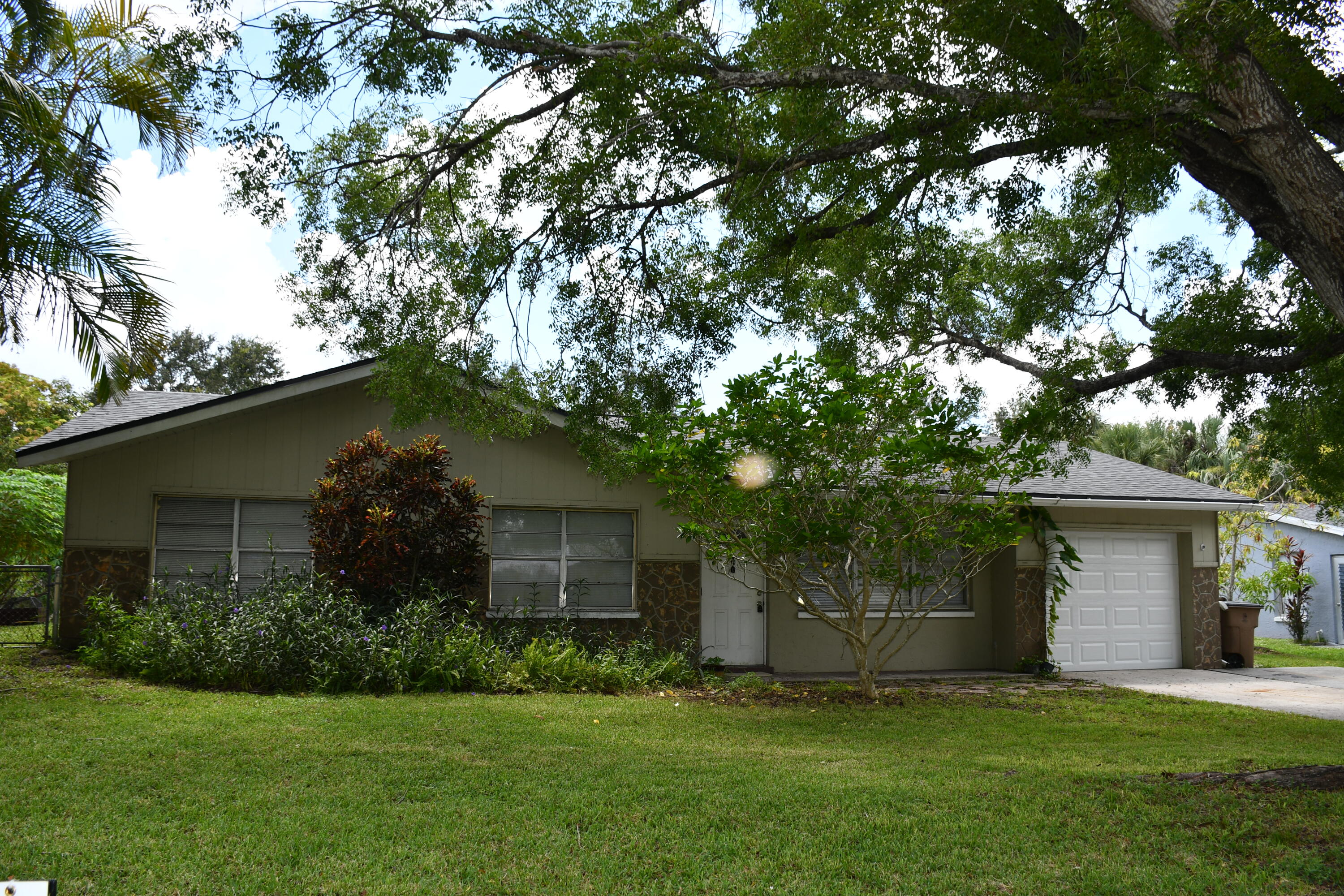 1591 Sunkist Way Property Photo 1