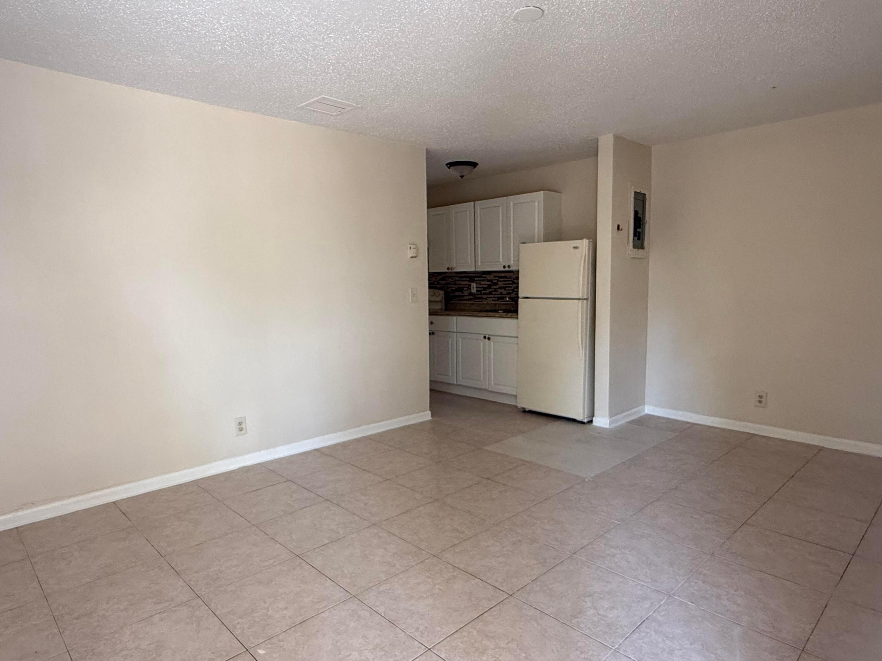633 10th Street 1-5 Property Photo 5