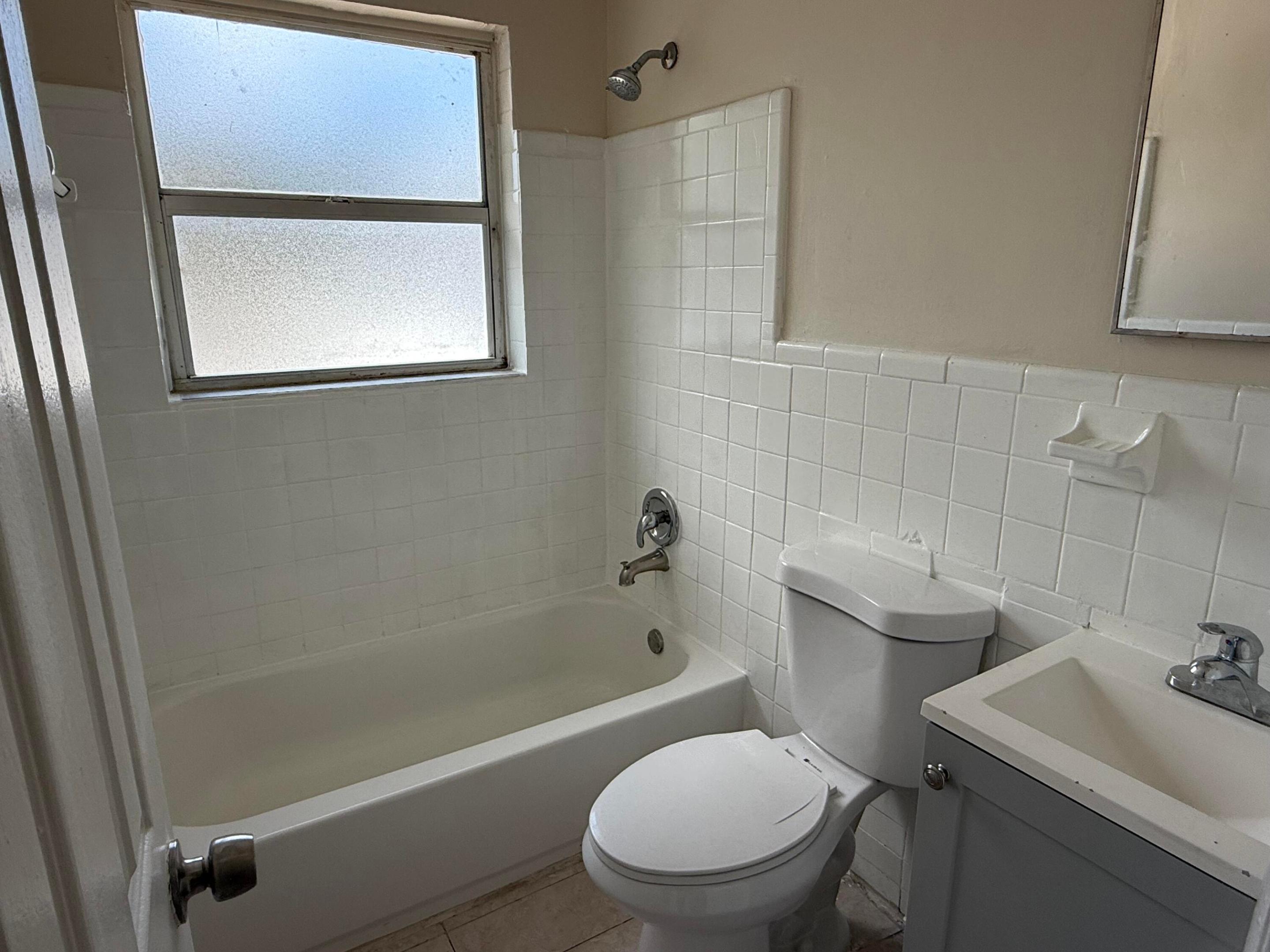 633 10th Street 1-5 Property Photo 9
