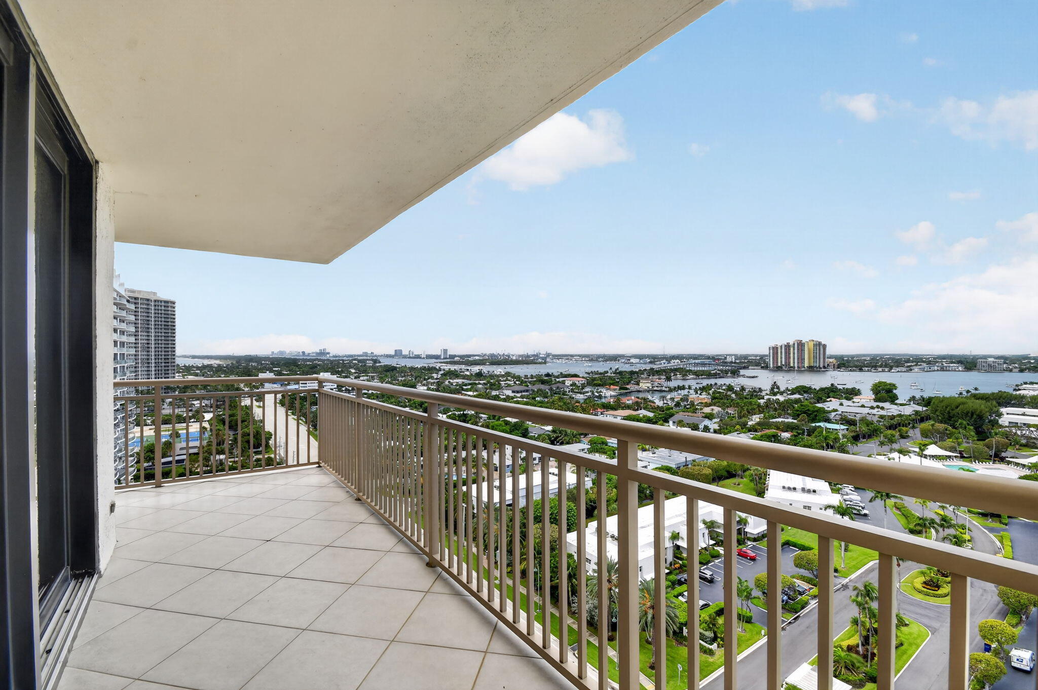 3400 N Ocean Drive 1808 Property Photo 2