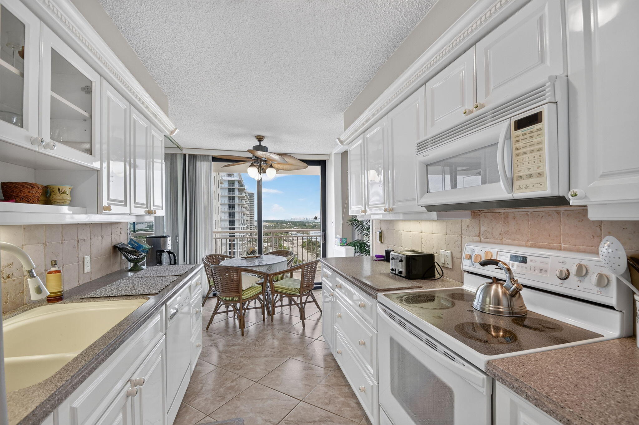 3400 N Ocean Drive 1808 Property Photo 8