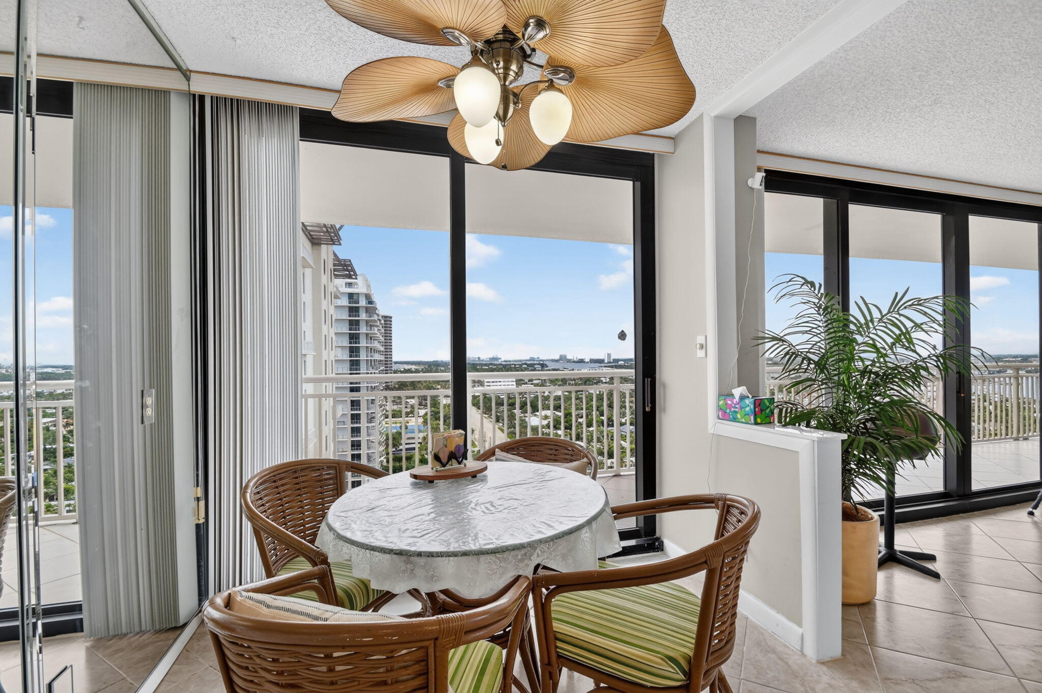 3400 N Ocean Drive 1808 Property Photo 11