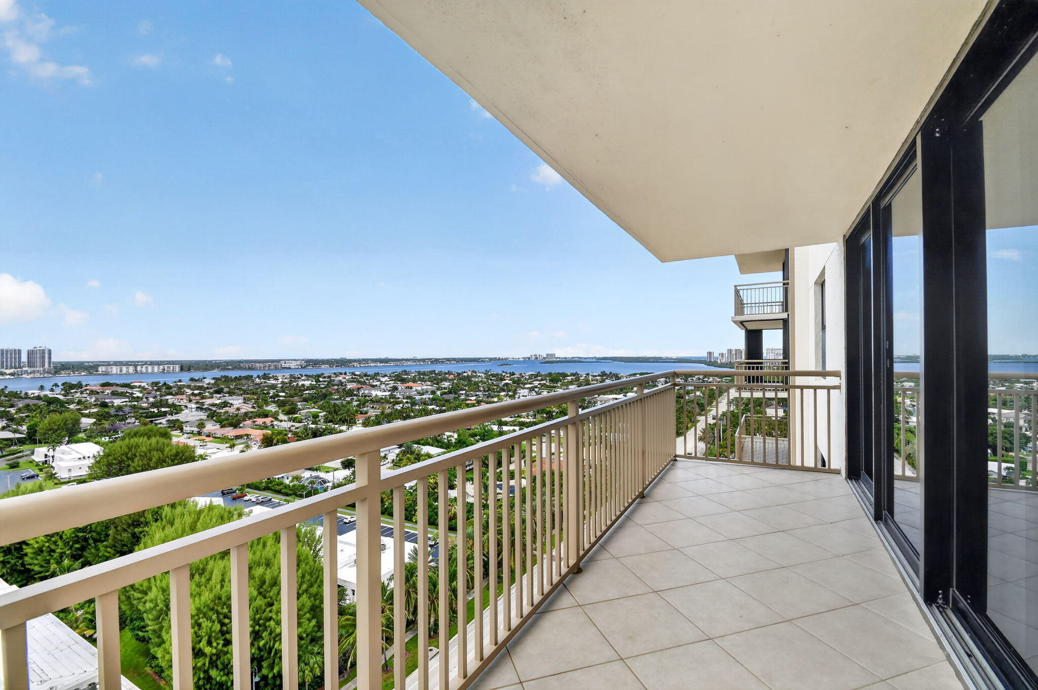 3400 N Ocean Drive 1808 Property Photo 22
