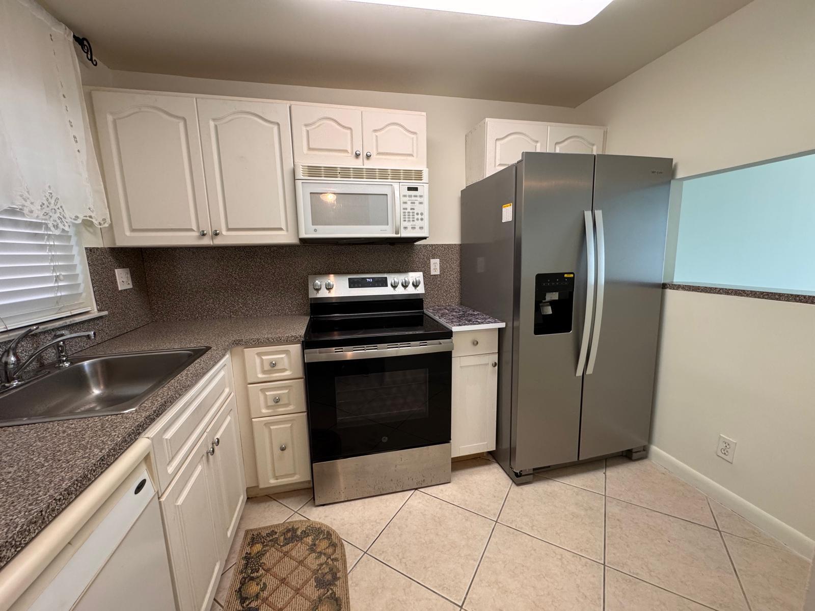 9660 Sunrise Lakes Boulevard 202 Property Photo 3