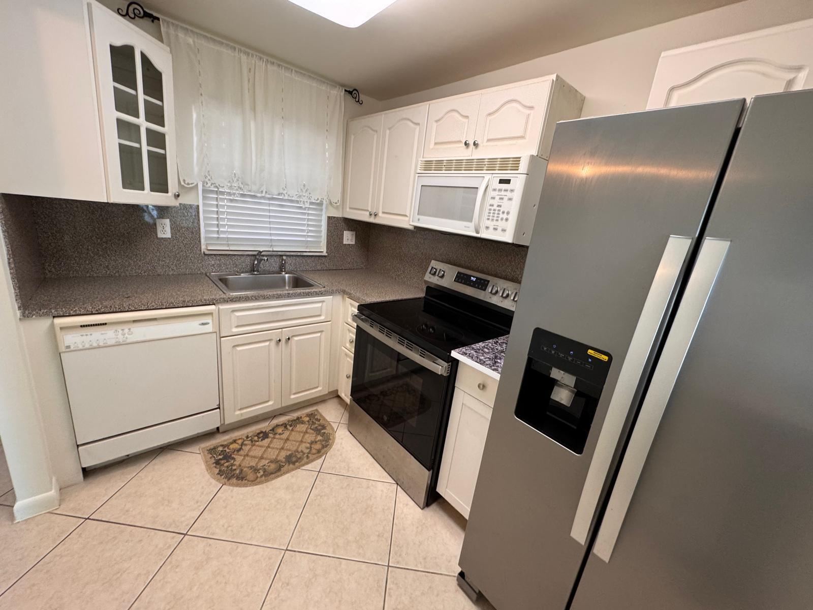 9660 Sunrise Lakes Boulevard 202 Property Photo 4