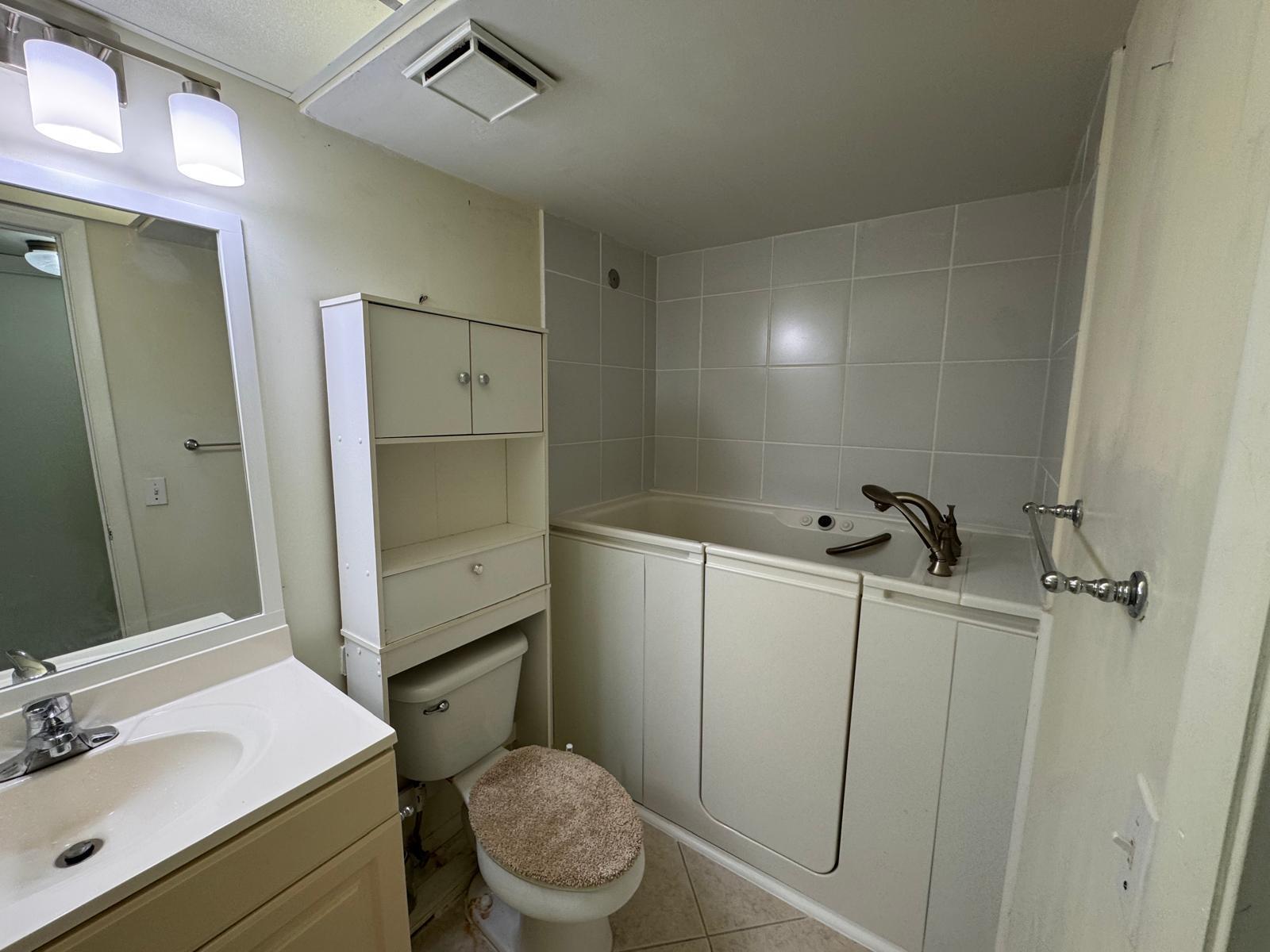 9660 Sunrise Lakes Boulevard 202 Property Photo 24