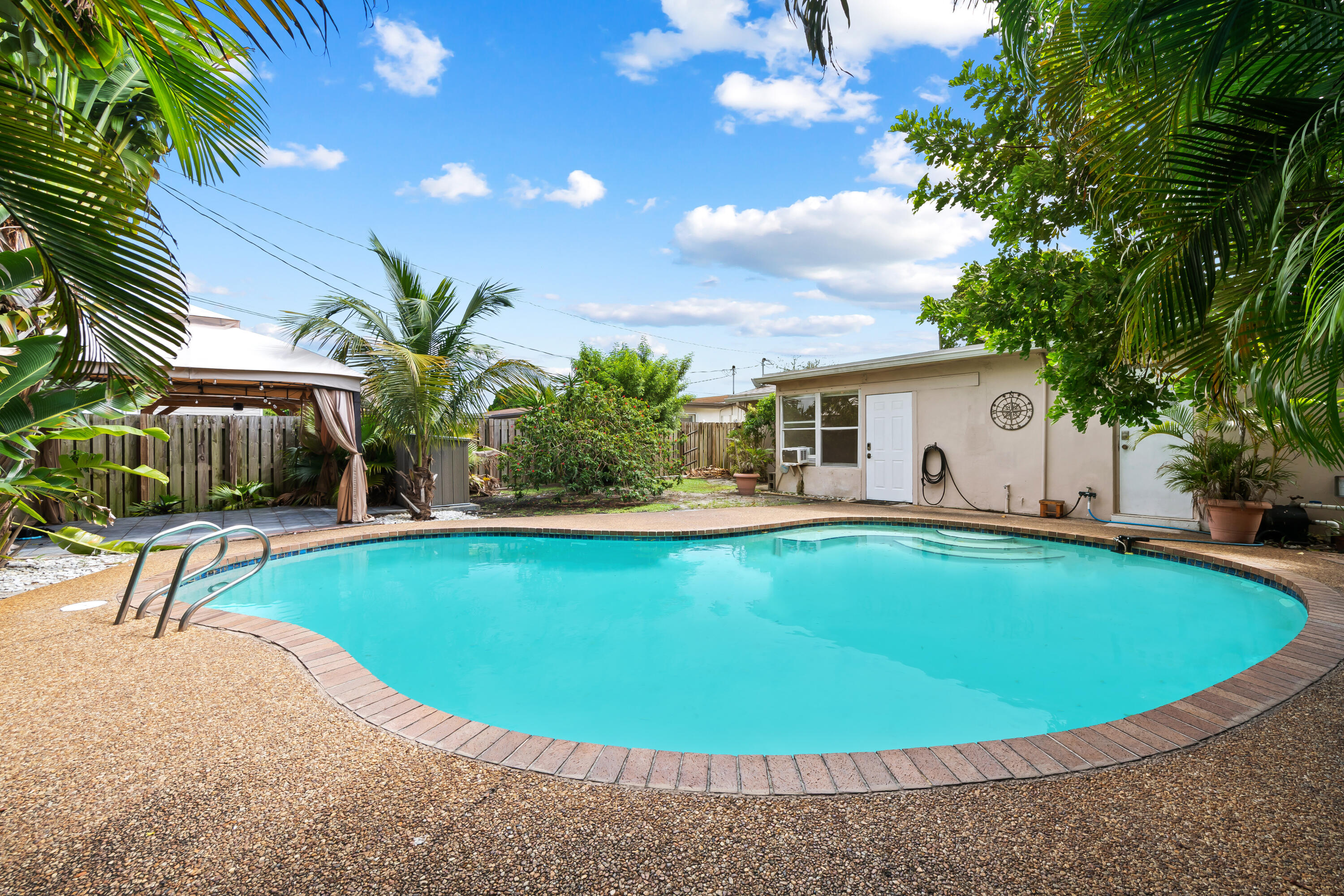 51 Ne 49th Street Property Photo 1