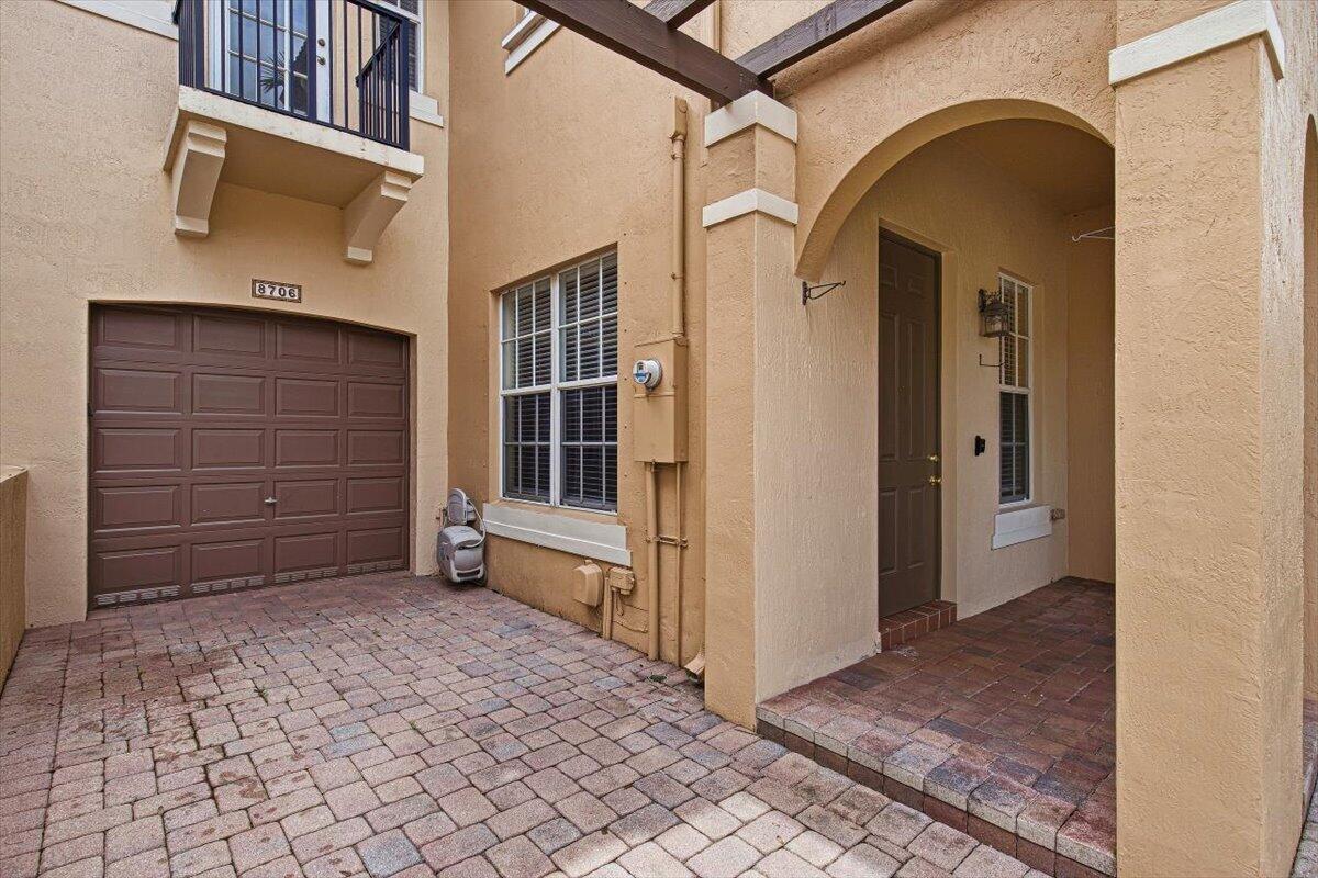 8706 Blaze Court Property Photo 5