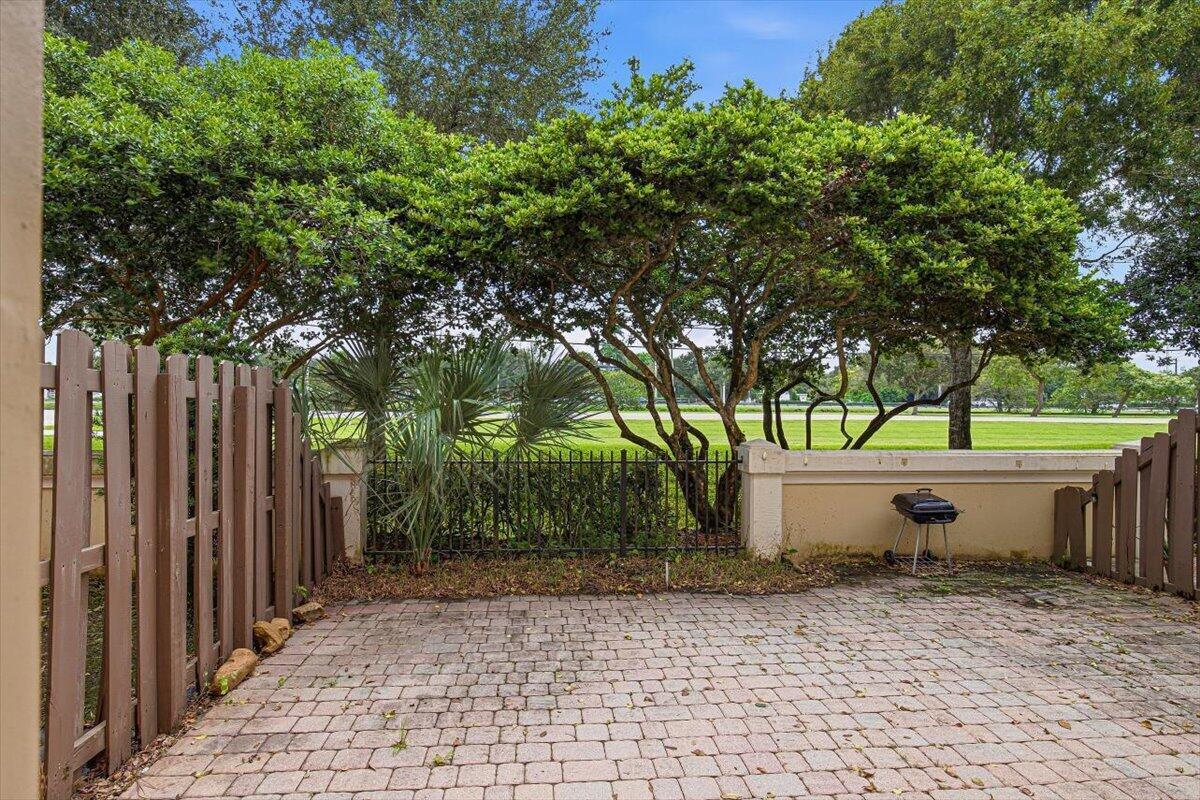 8706 Blaze Court Property Photo 31