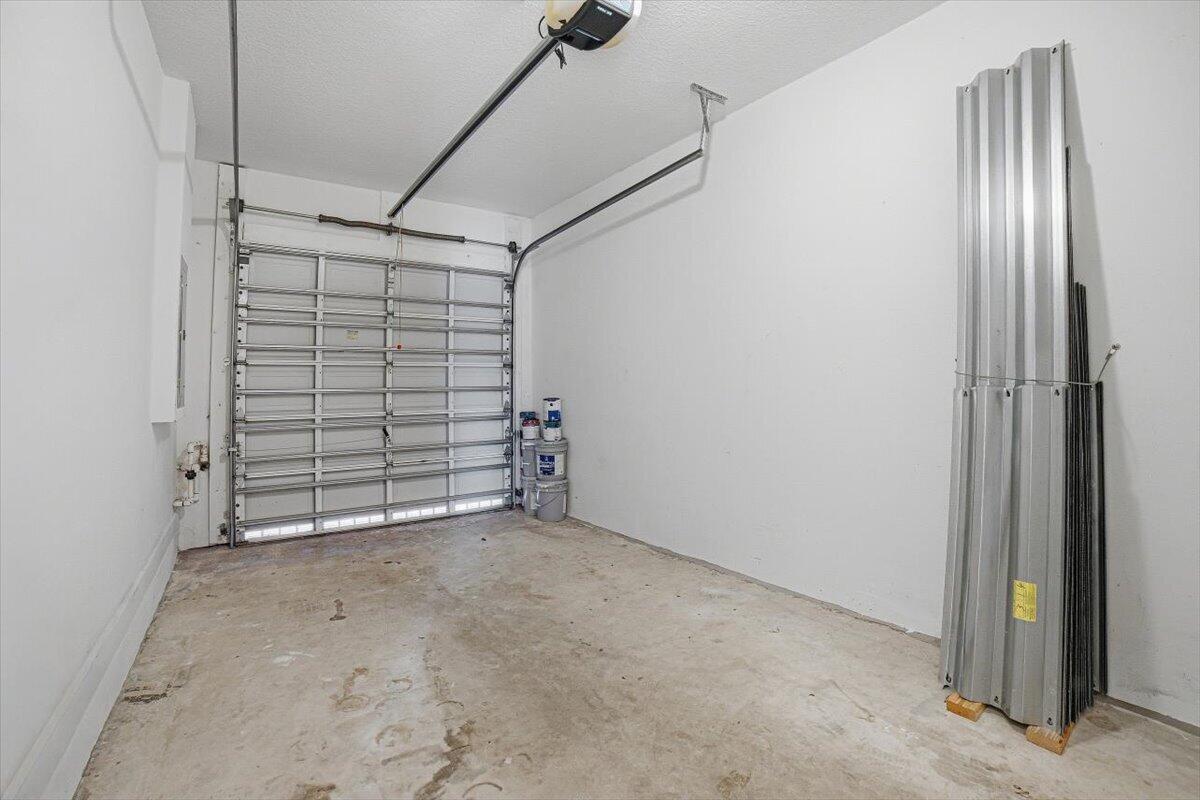 8706 Blaze Court Property Photo 32