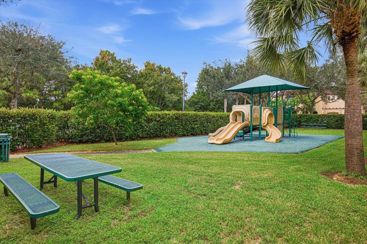 8706 Blaze Court Property Photo 33