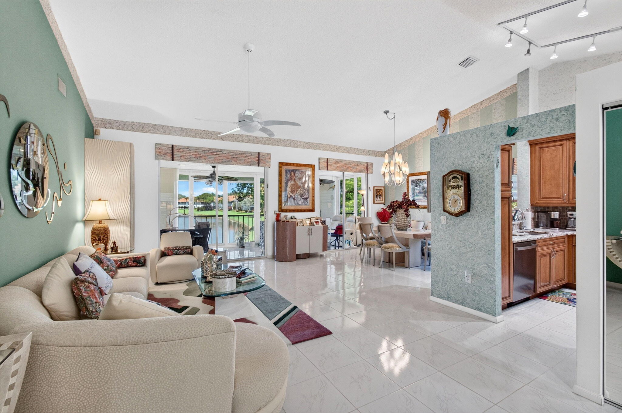 9865 Seacrest Circle 202 Property Photo 10