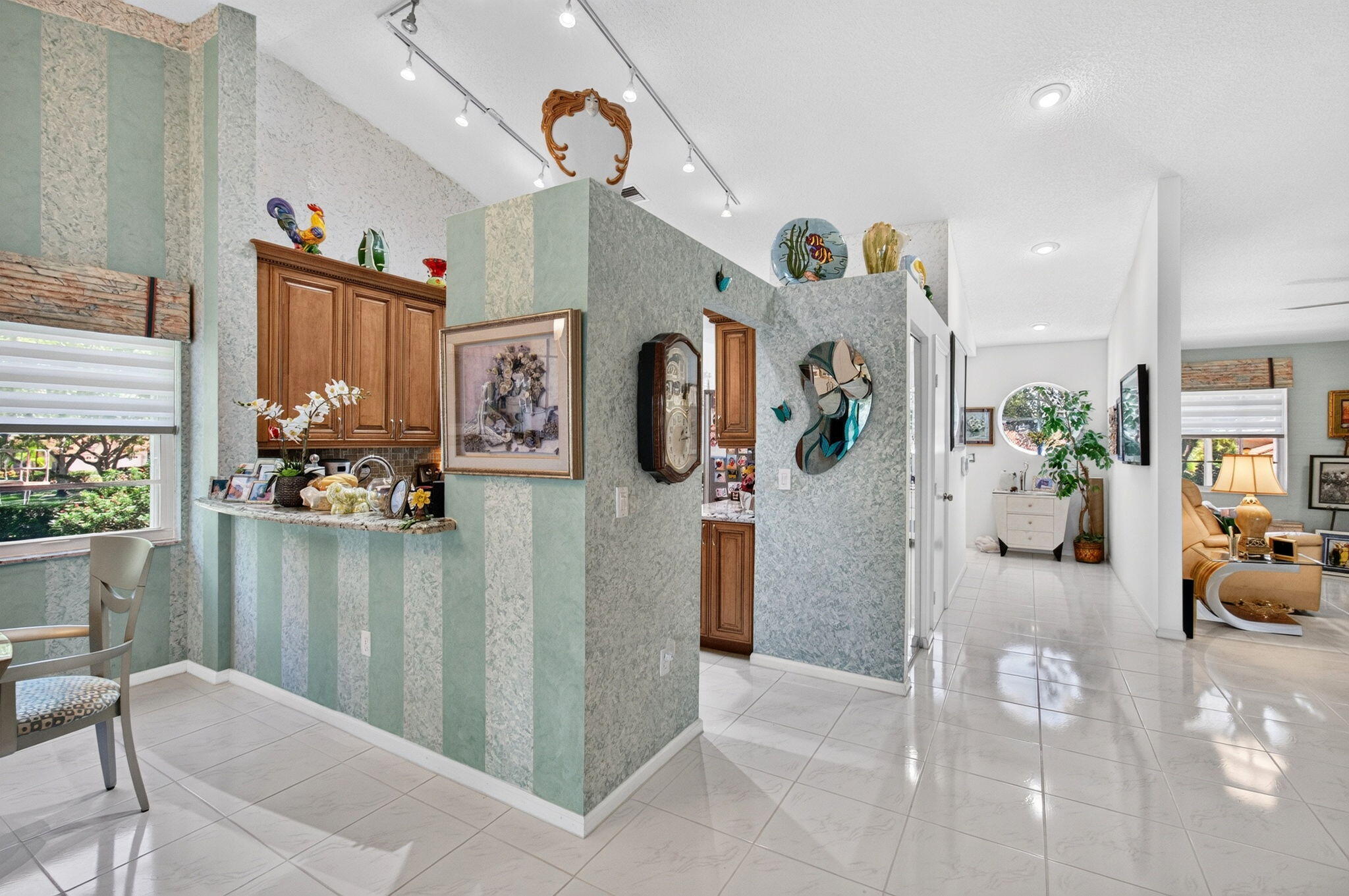9865 Seacrest Circle 202 Property Photo 15