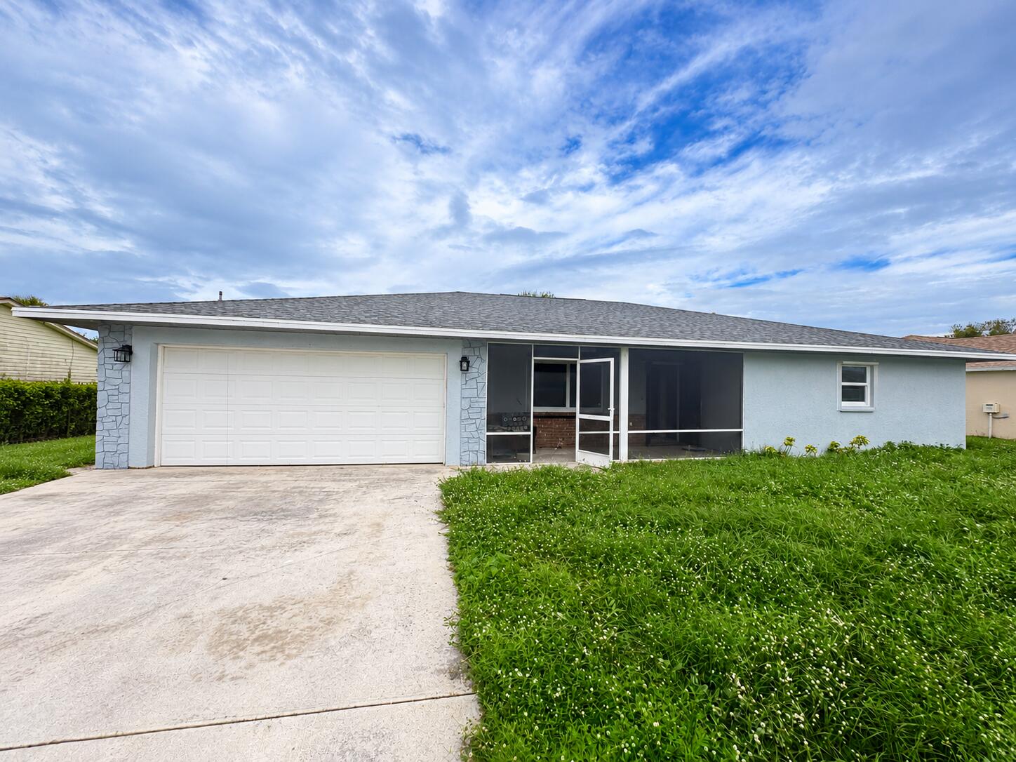 2402 Se Stonecrop Street Property Photo 1