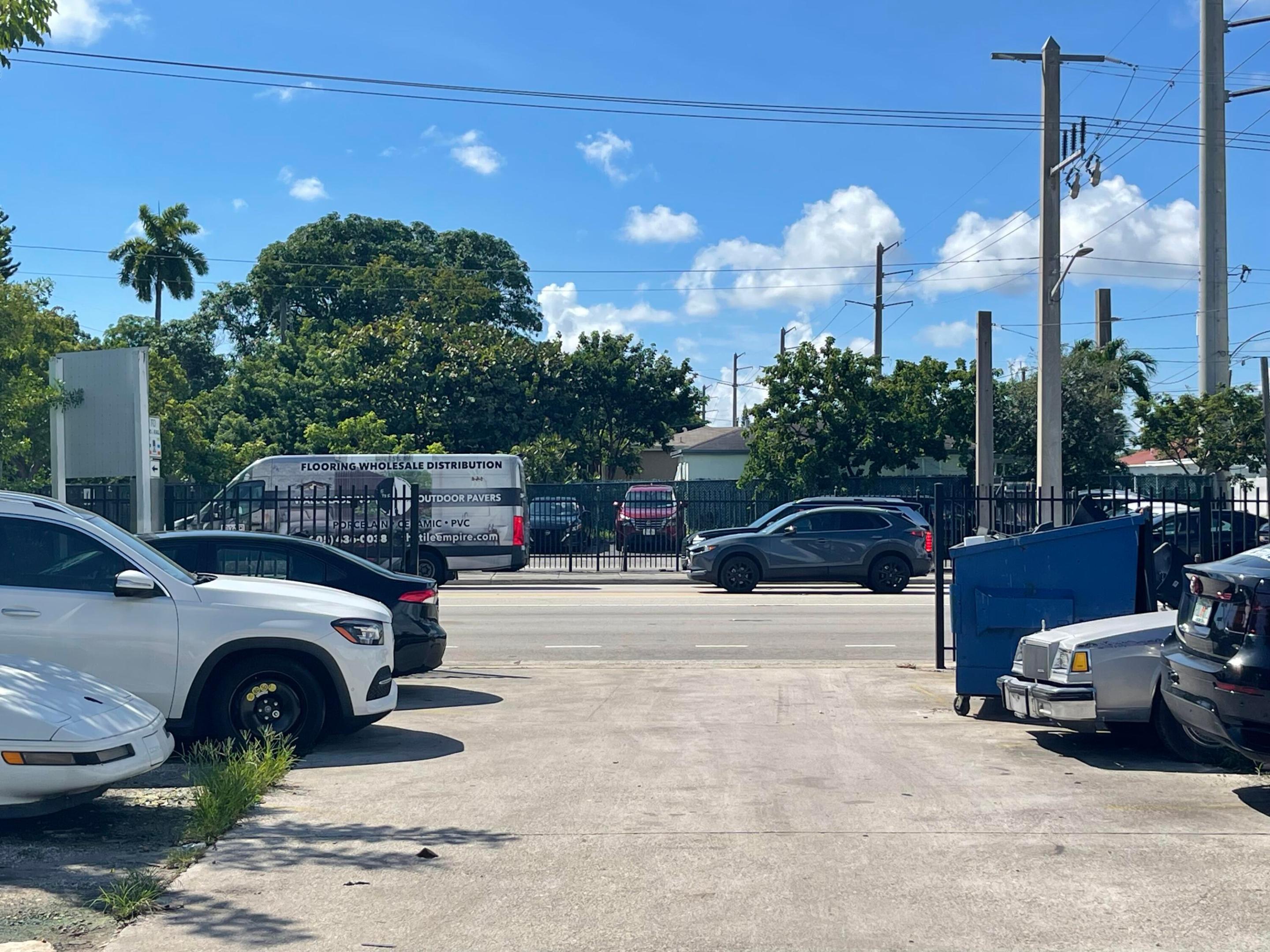 1614 S Dixie Highway 8 Property Photo 2