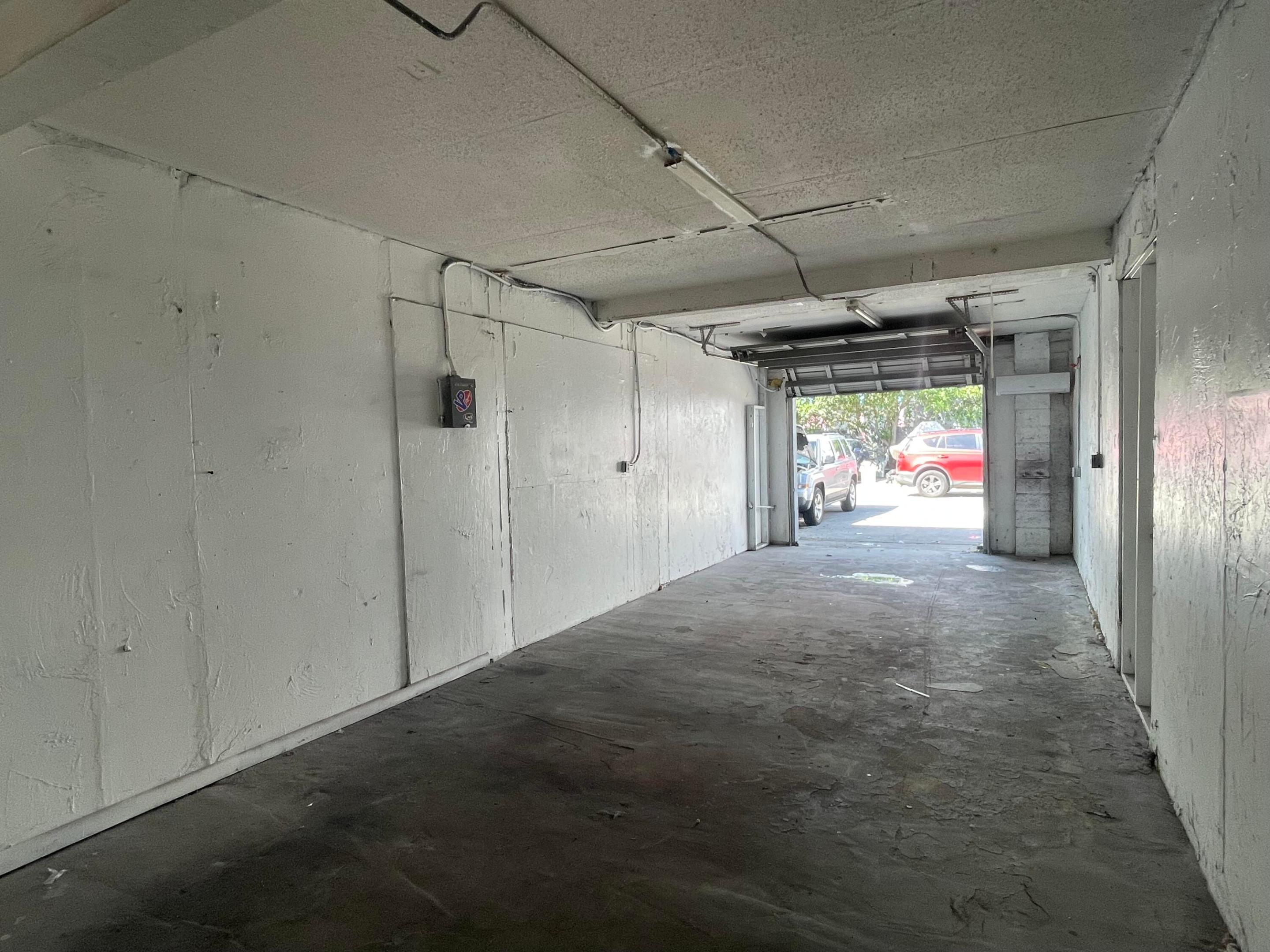1614 S Dixie Highway 8 Property Photo 3