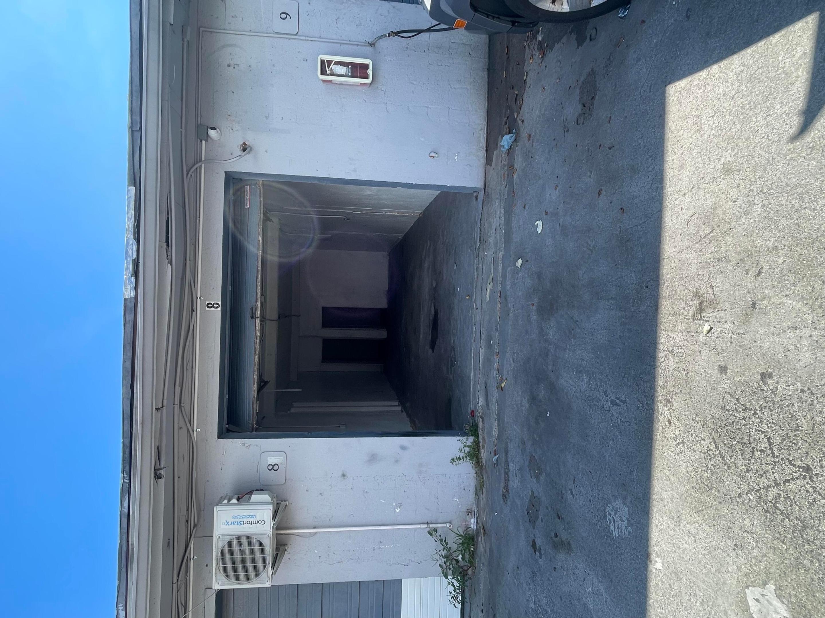 1614 S Dixie Highway 8 Property Photo 9