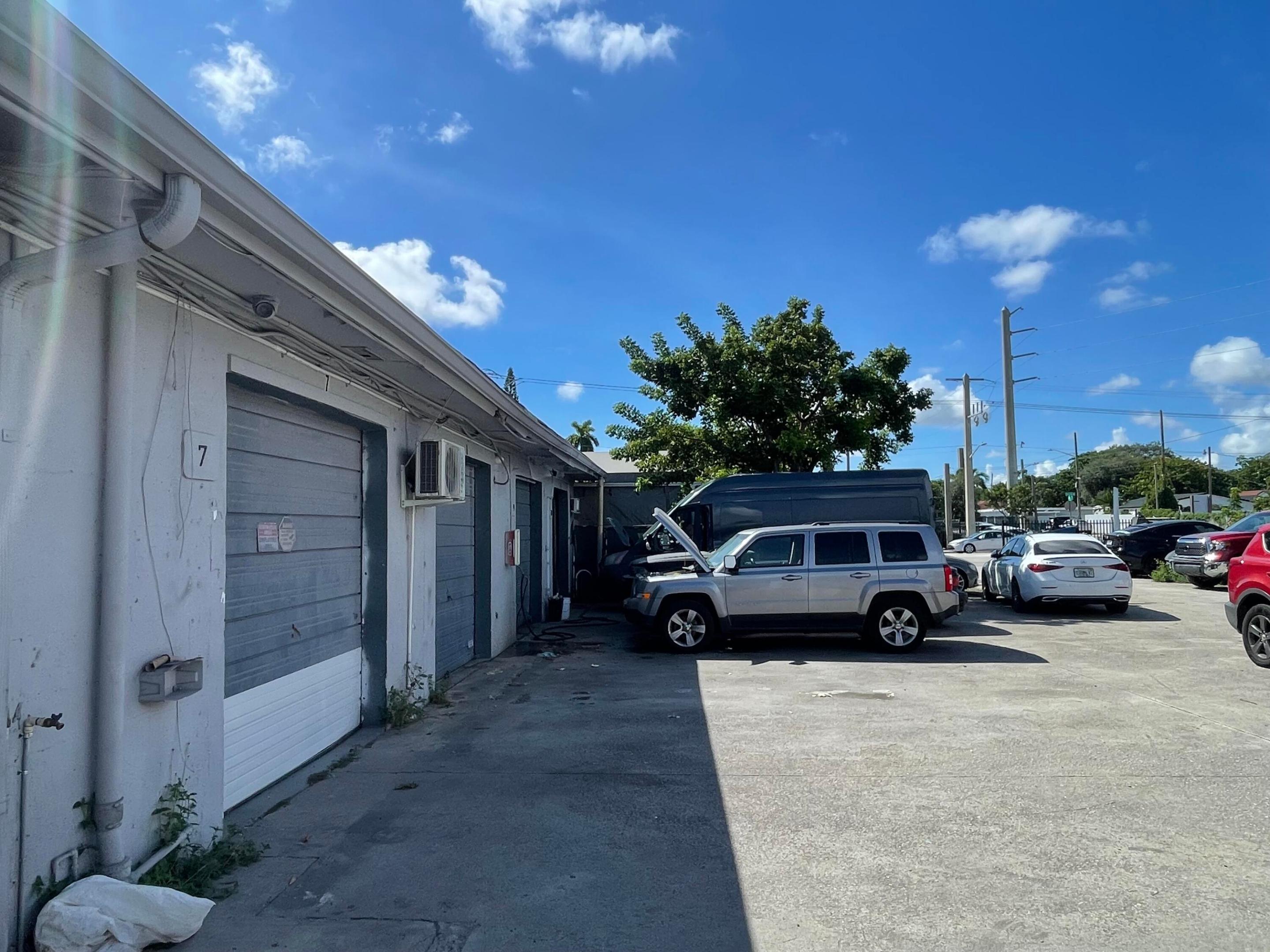 1614 S Dixie Highway 8 Property Photo 13