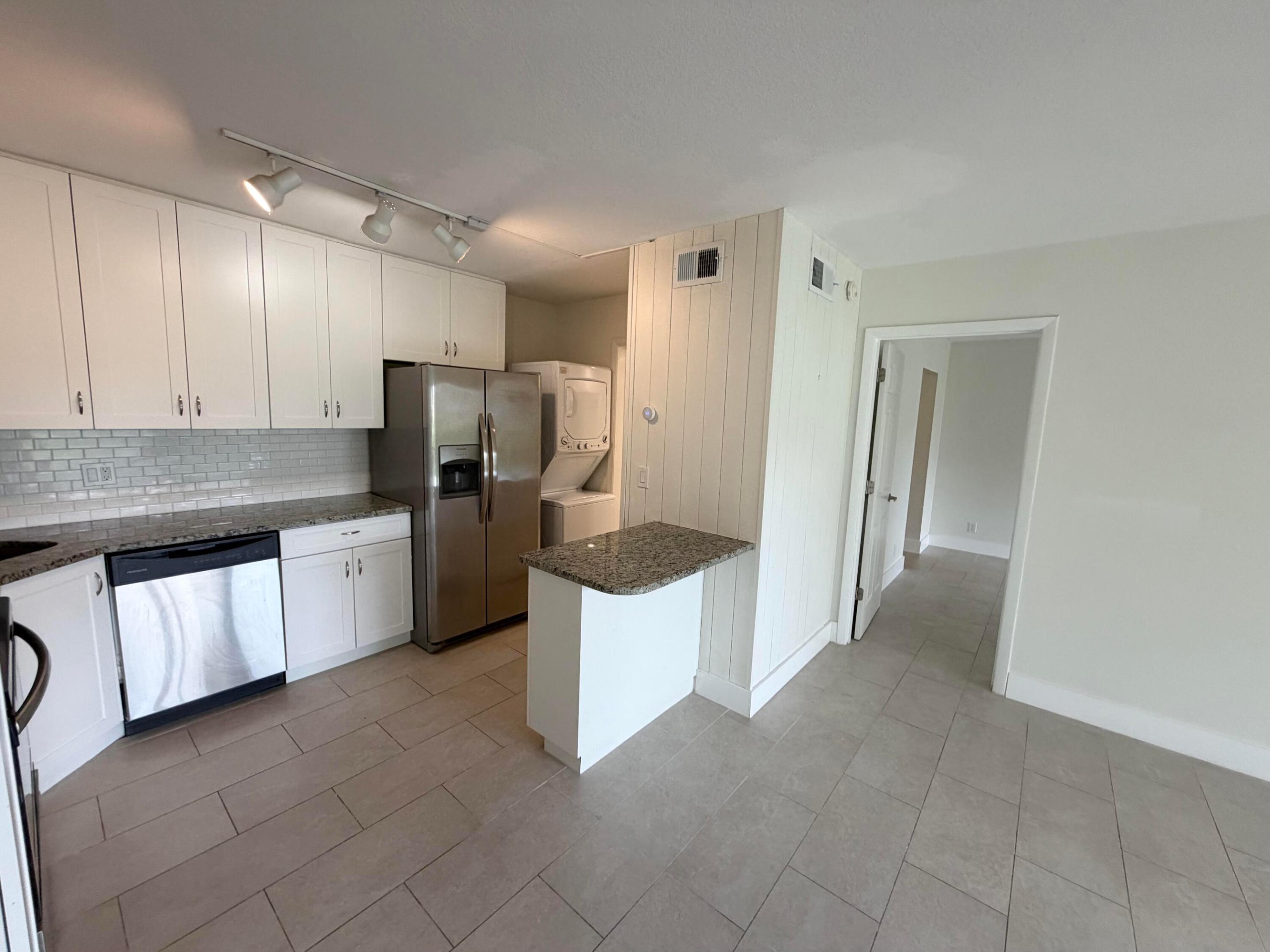 1112 GREEN PINE Boulevard F1 Property Photo 1