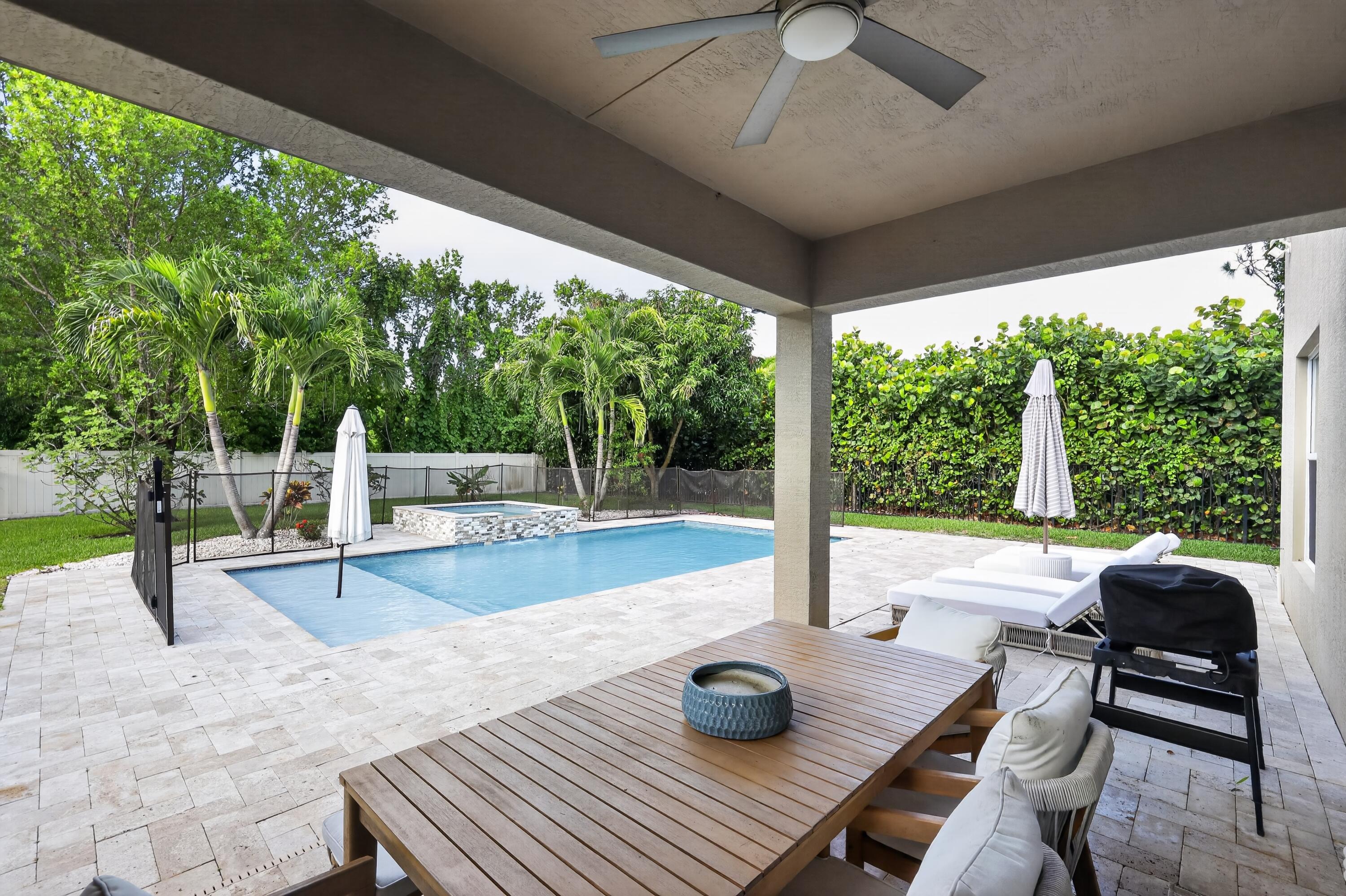 7050 Limestone Cay Road Property Photo 3