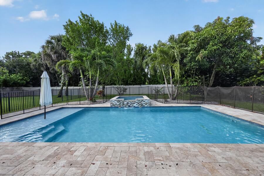 7050 Limestone Cay Road Property Photo 4