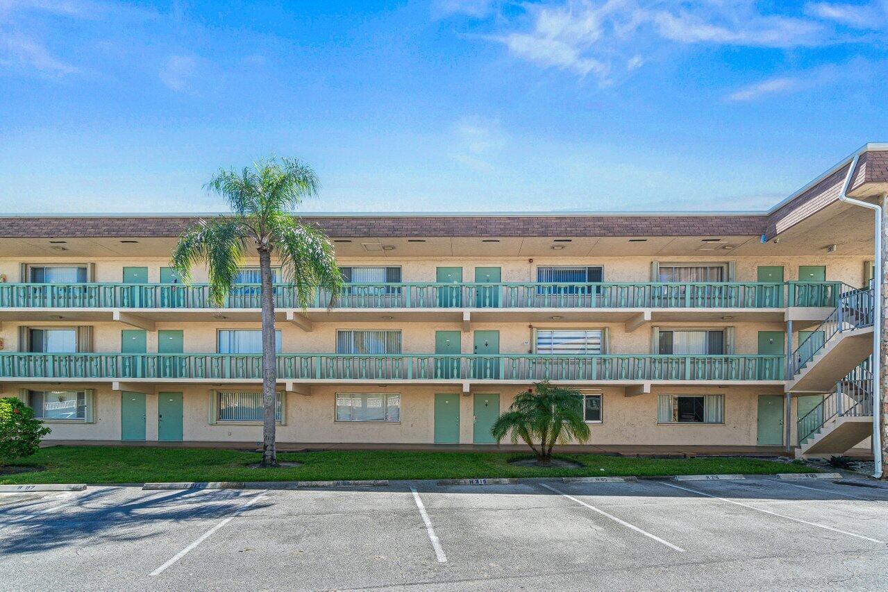 700 Village Green Court 319 Property Photo 2