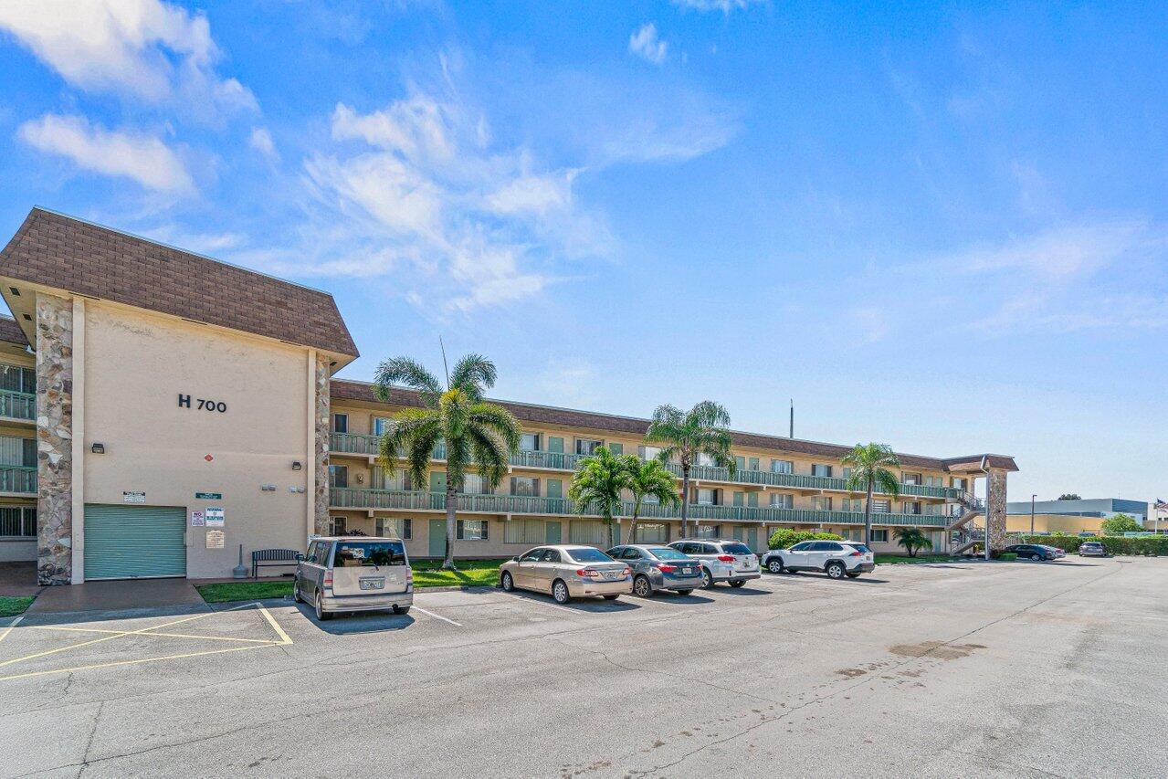 700 Village Green Court 319 Property Photo 3