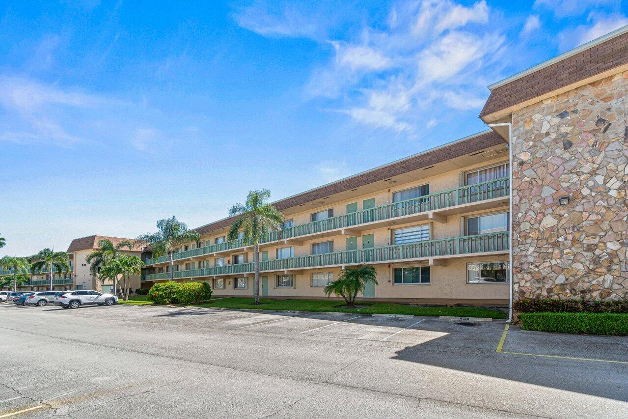 700 Village Green Court 319 Property Photo 5