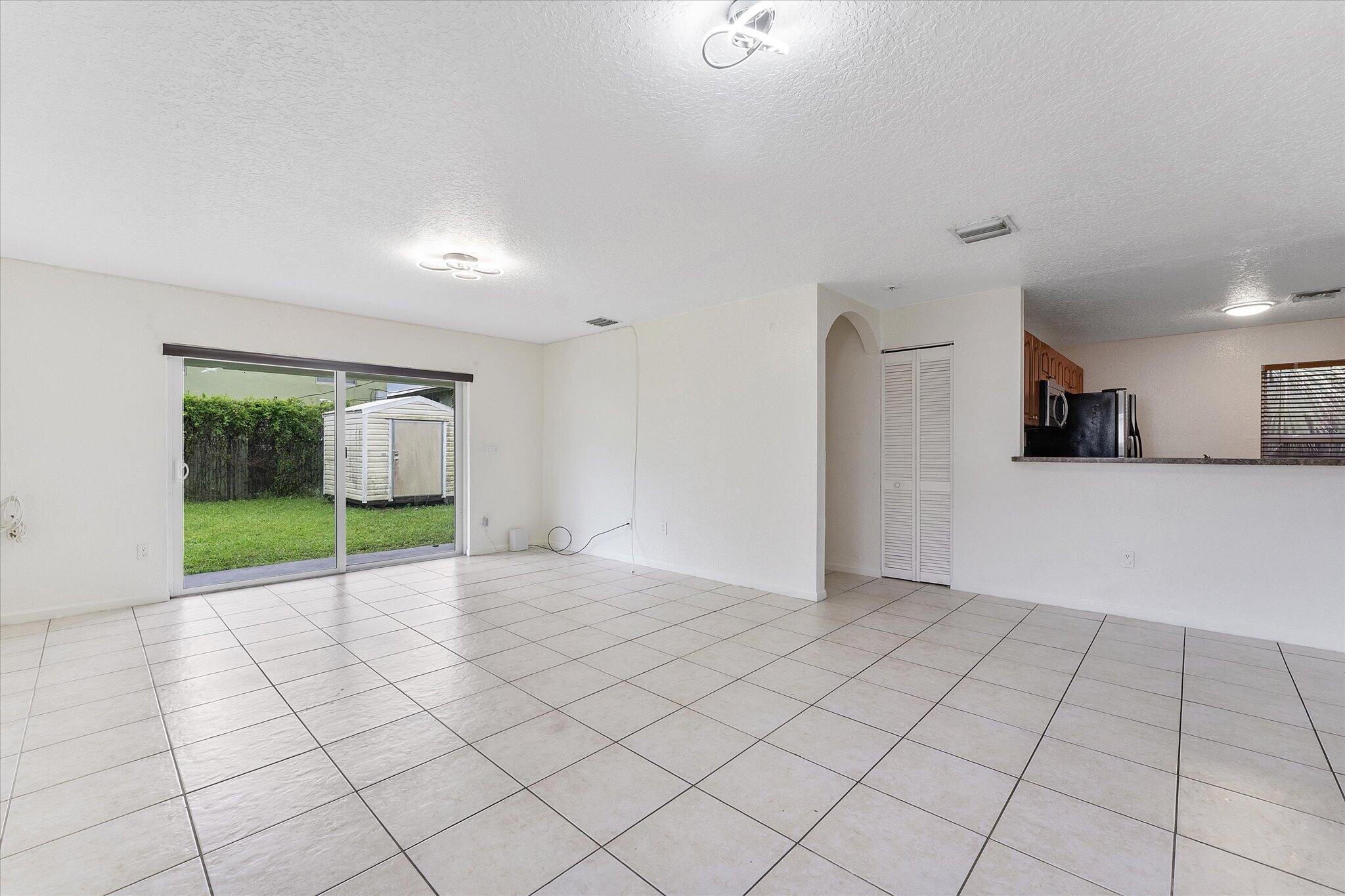 2212 Nw 9th Court Property Photo 5