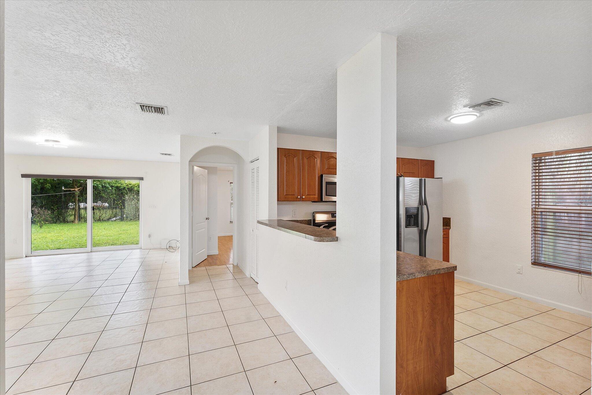 2212 Nw 9th Court Property Photo 6
