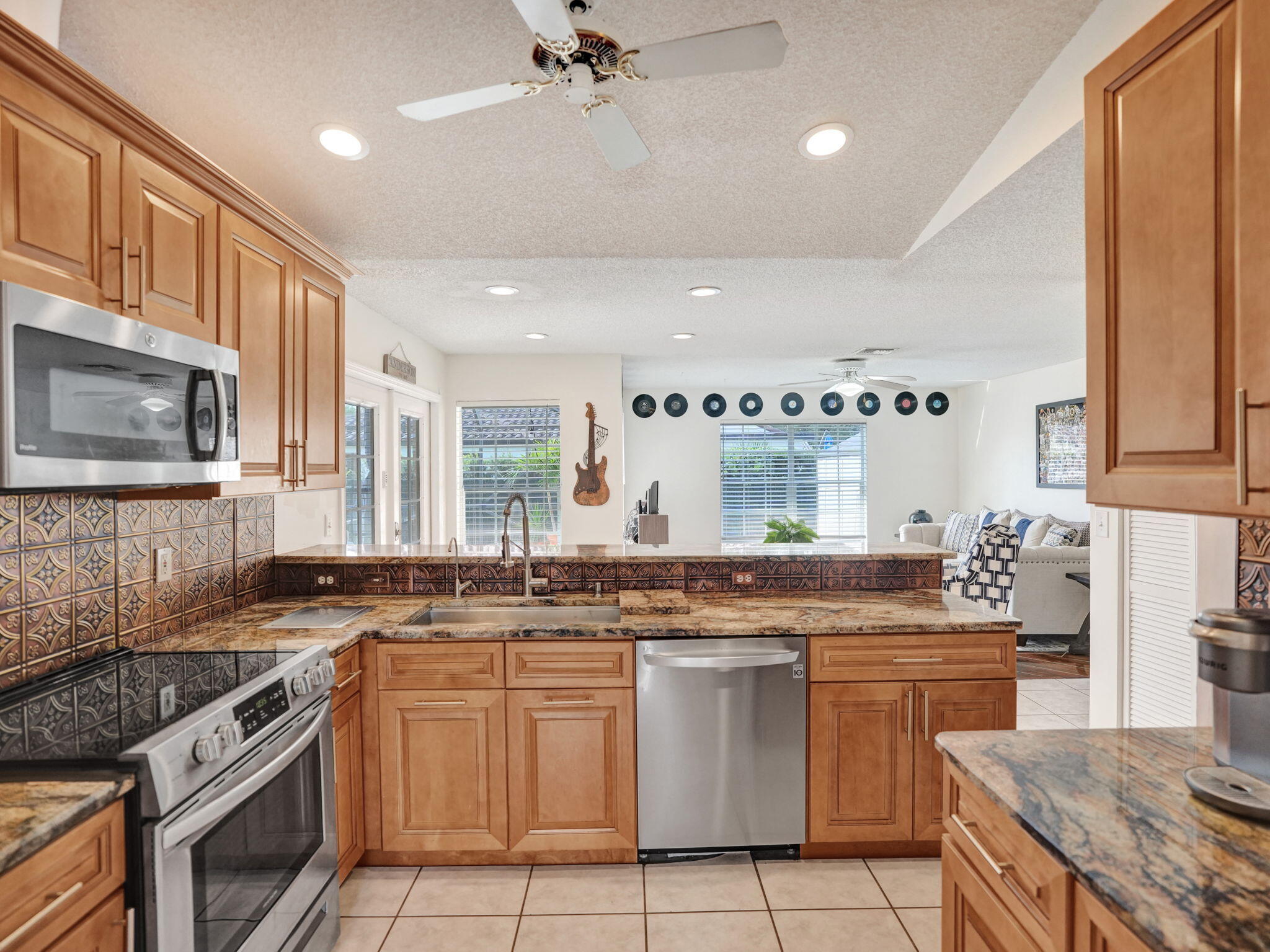 4312 Nw 54th Street Property Photo 14