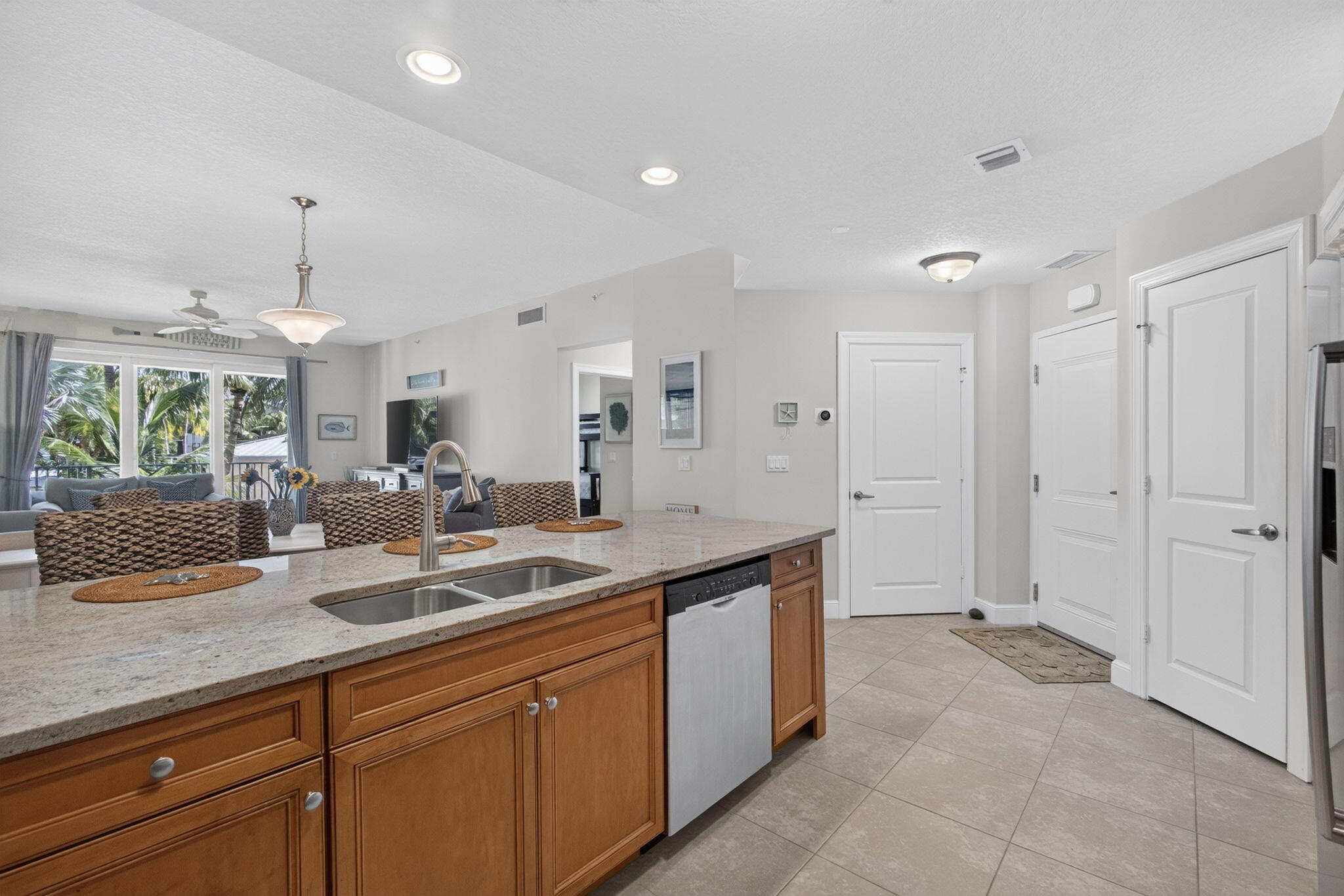 822 Bay Colony Drive S Property Photo 8