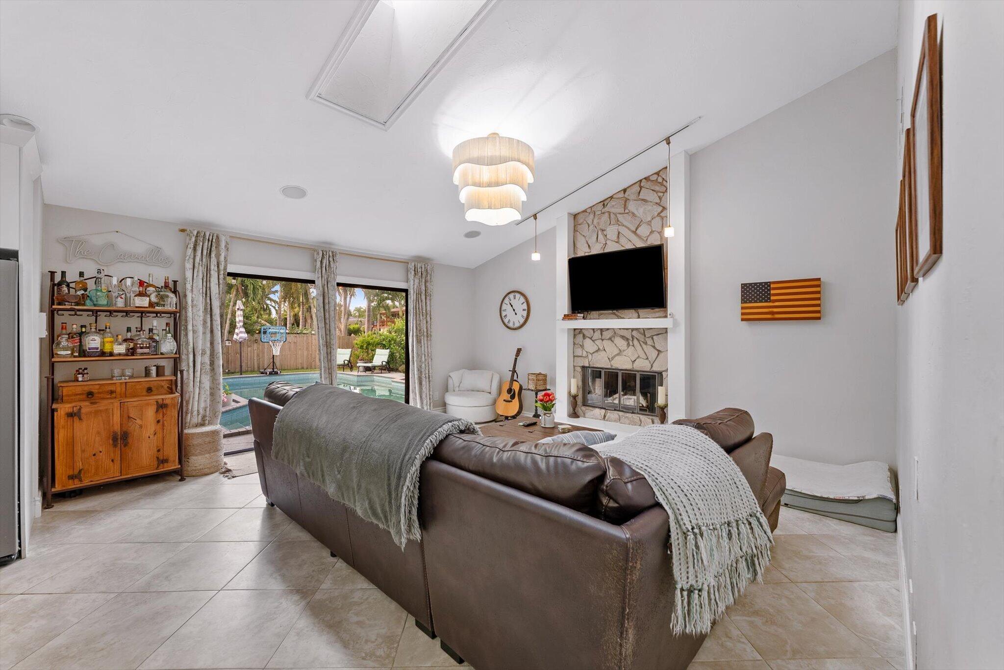 6515 Riparian Road Property Photo 32