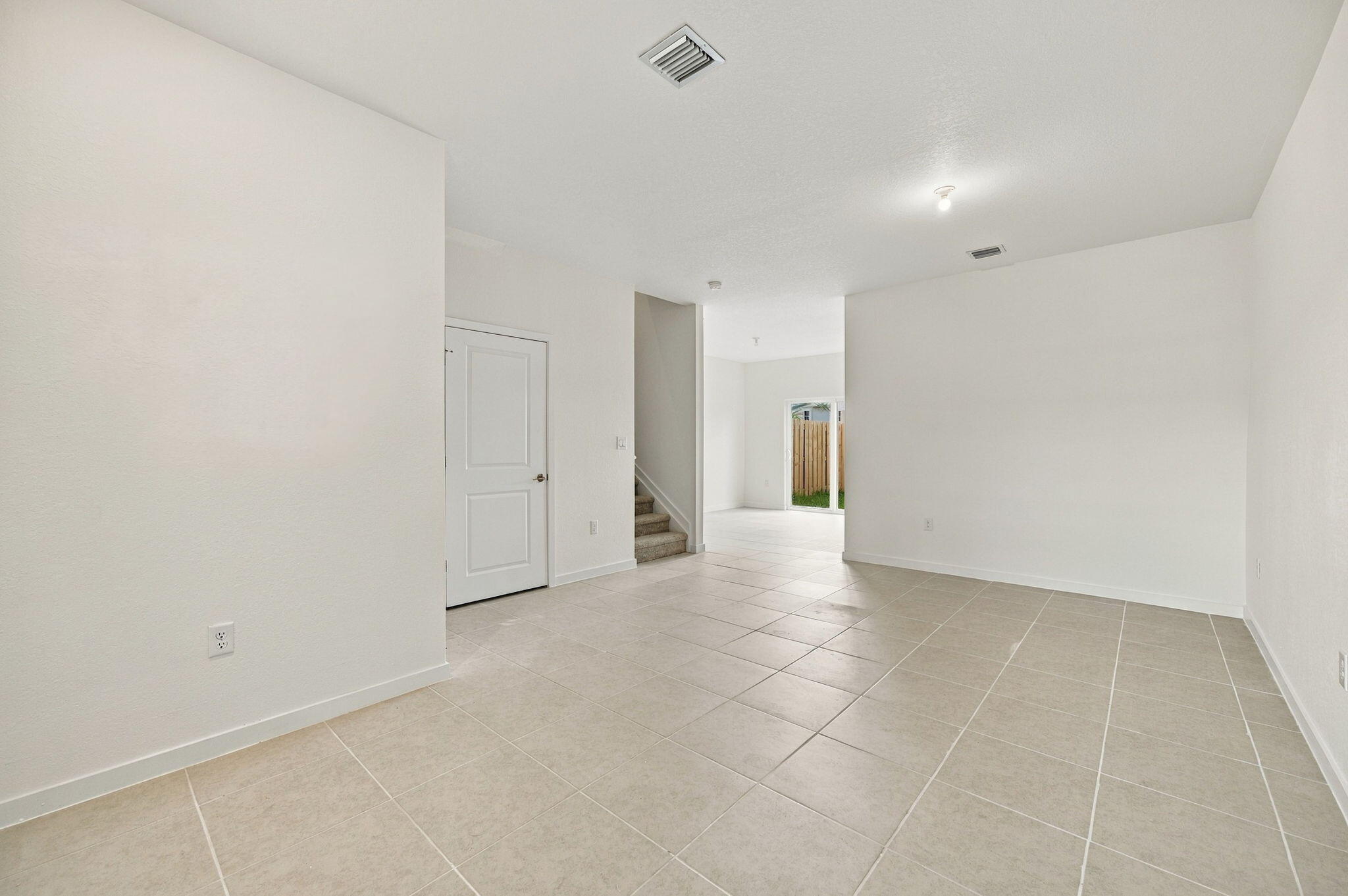 2530 Se 25 Drive Property Photo 5