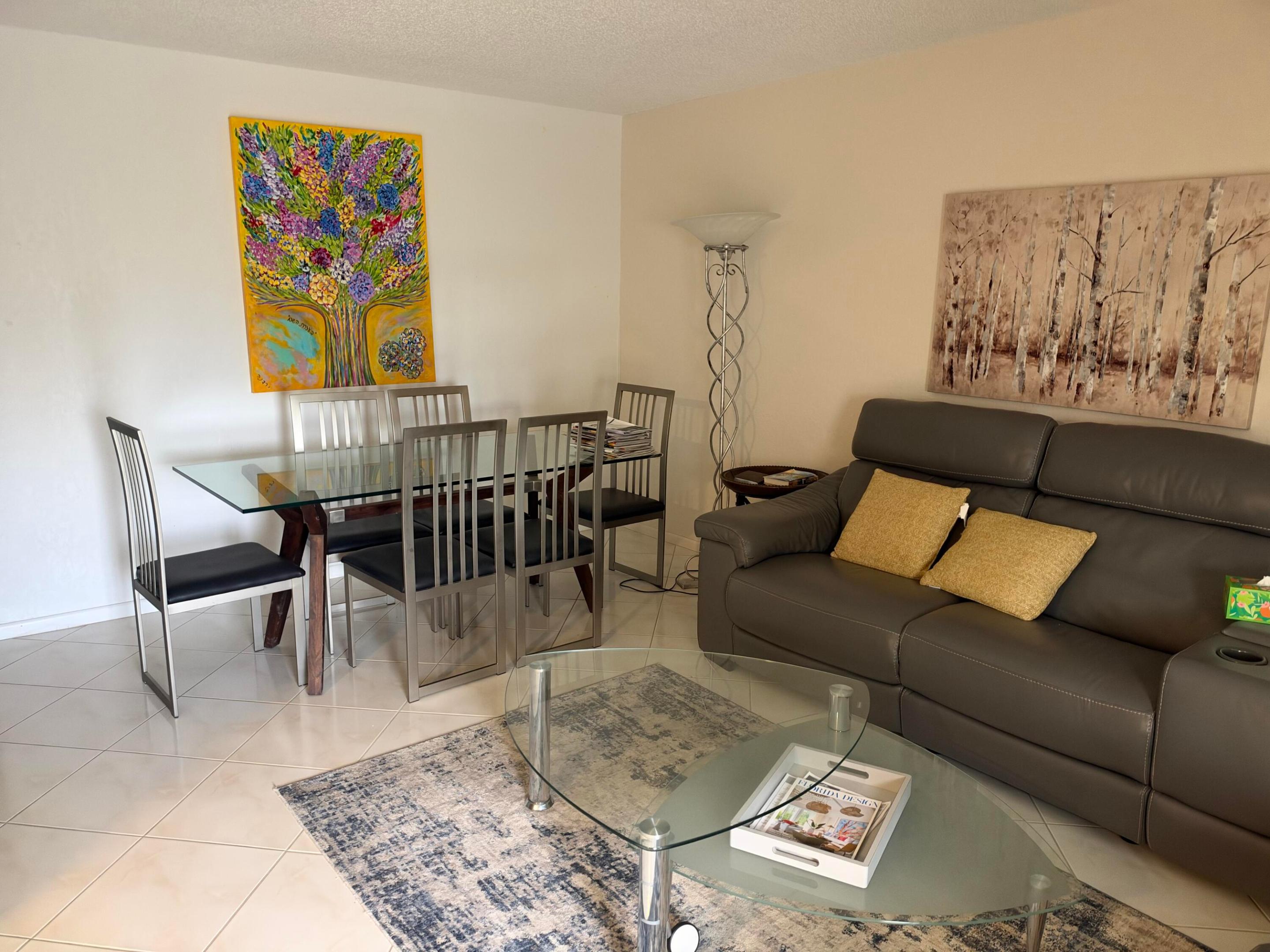 4046 Ainslie C Property Photo 2