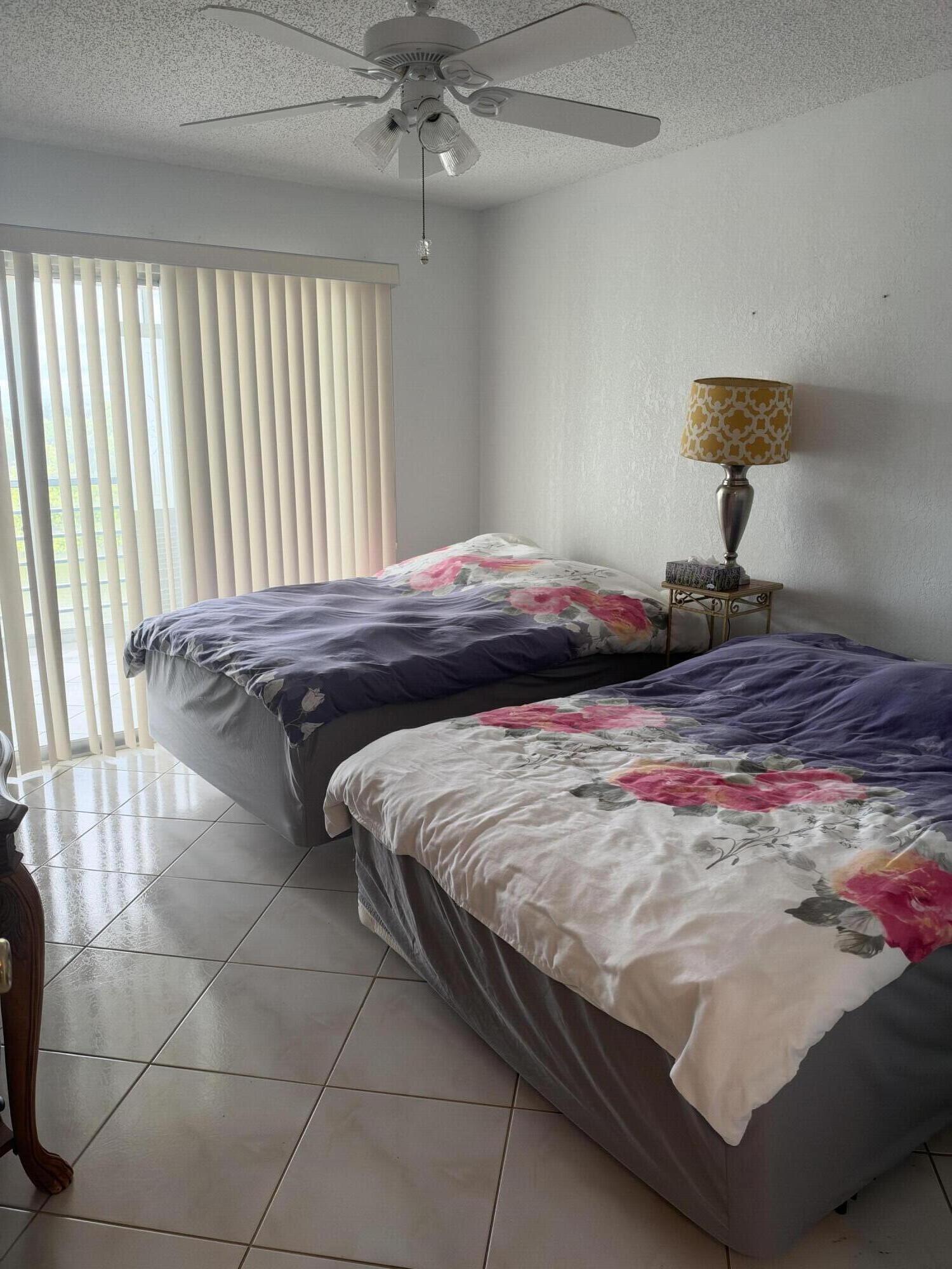 4046 Ainslie C Property Photo 3