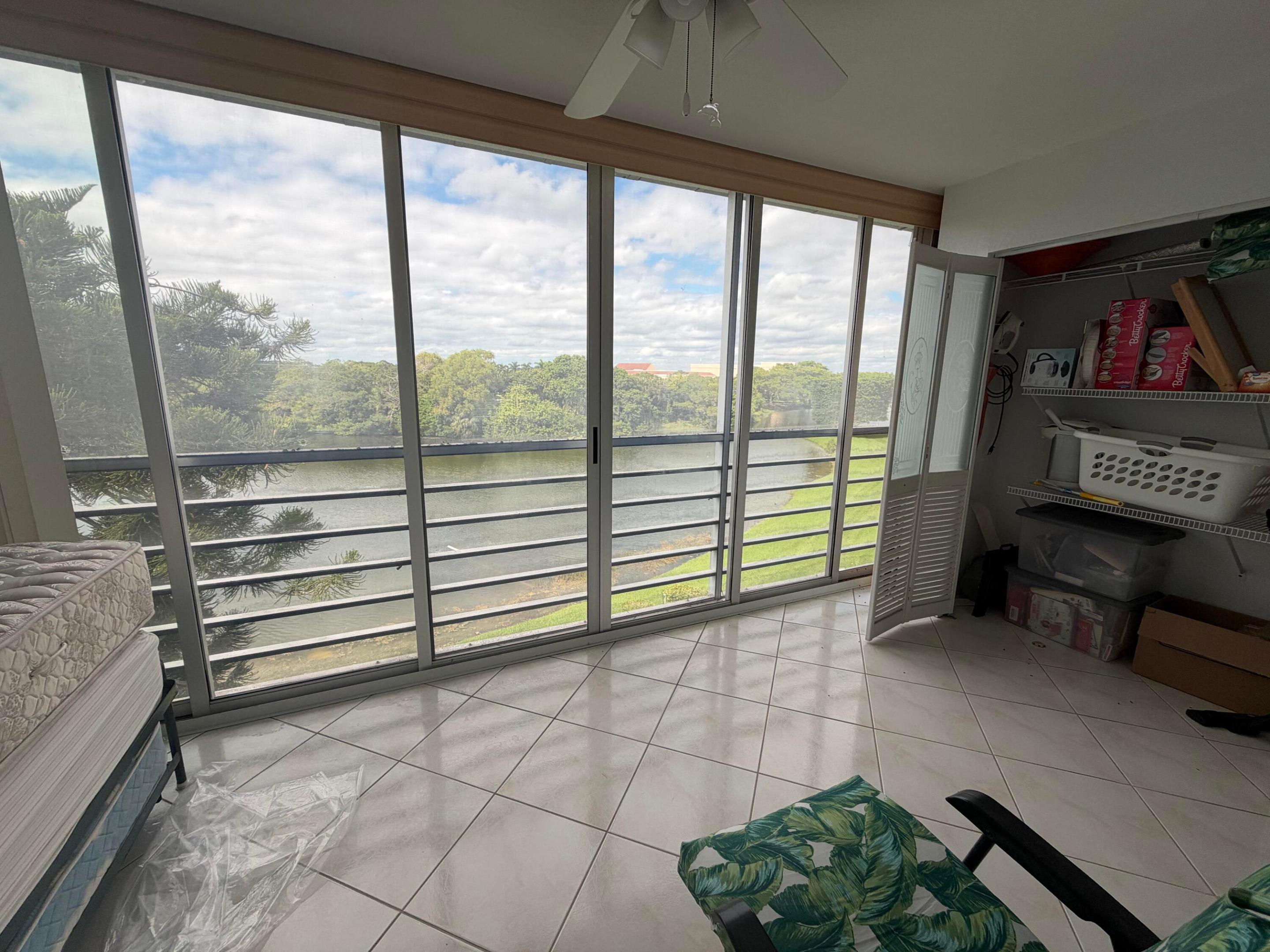4046 Ainslie C Property Photo 5
