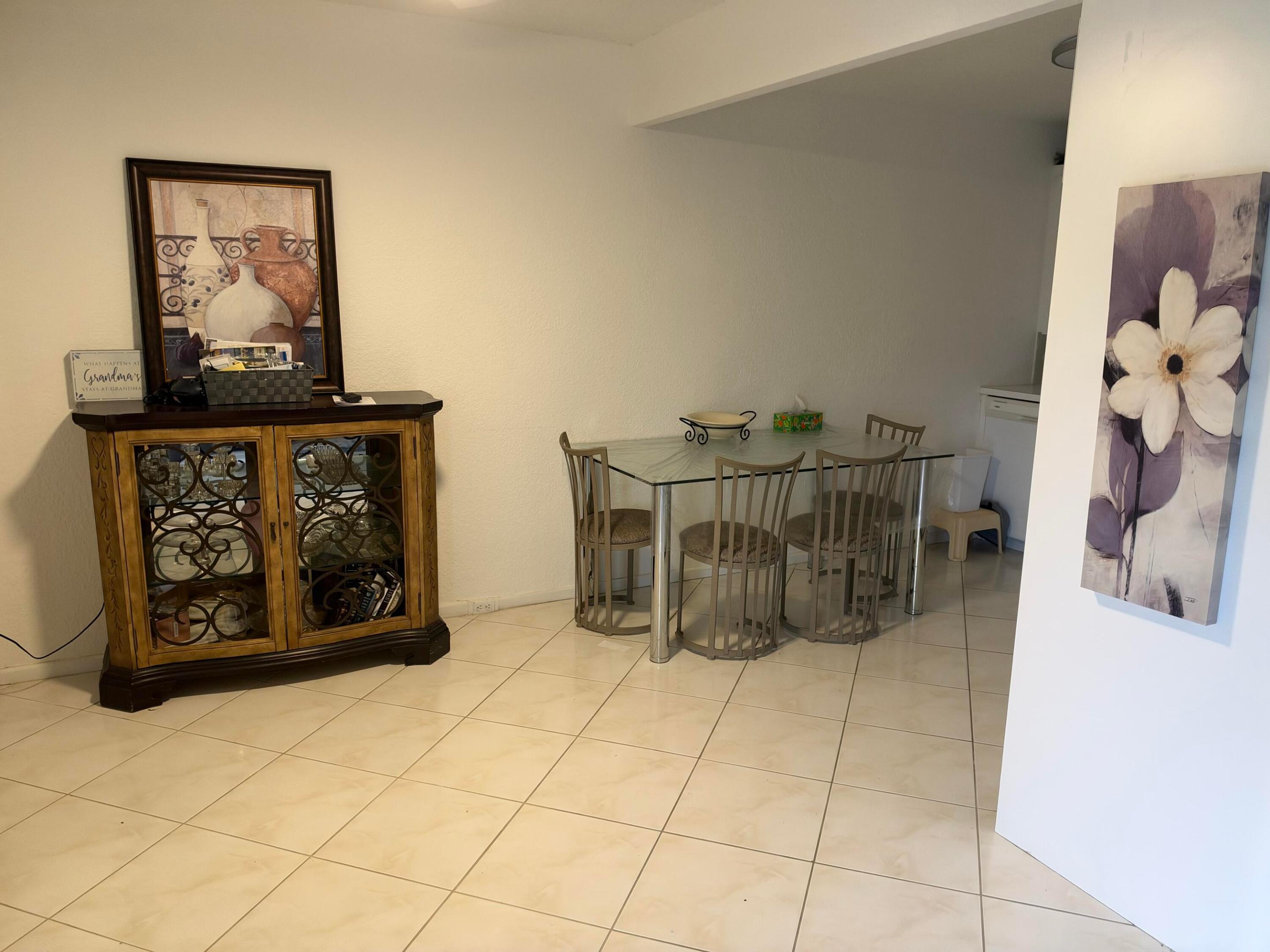 4046 Ainslie C Property Photo 6