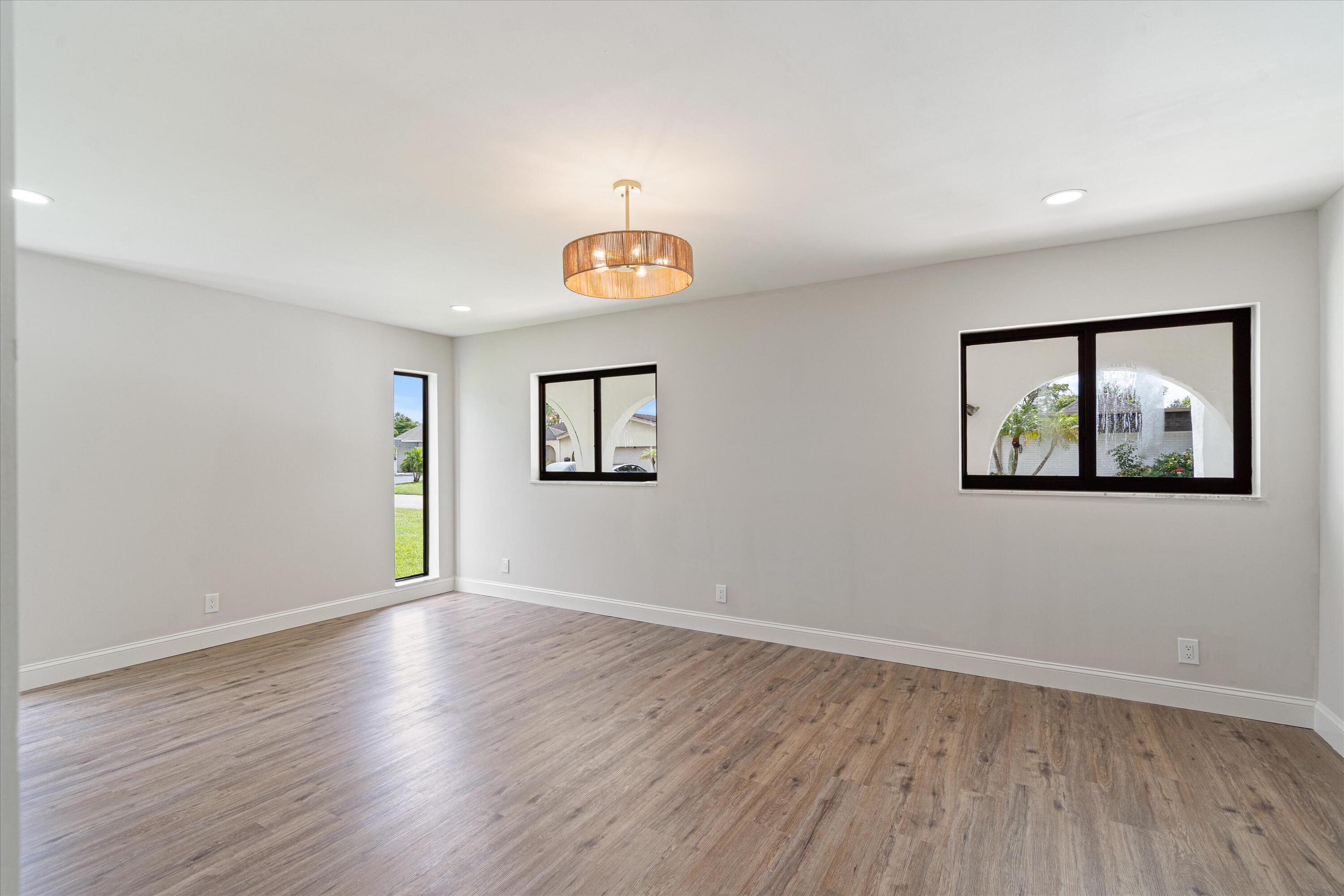 6111 White Oak Lane Property Photo 14