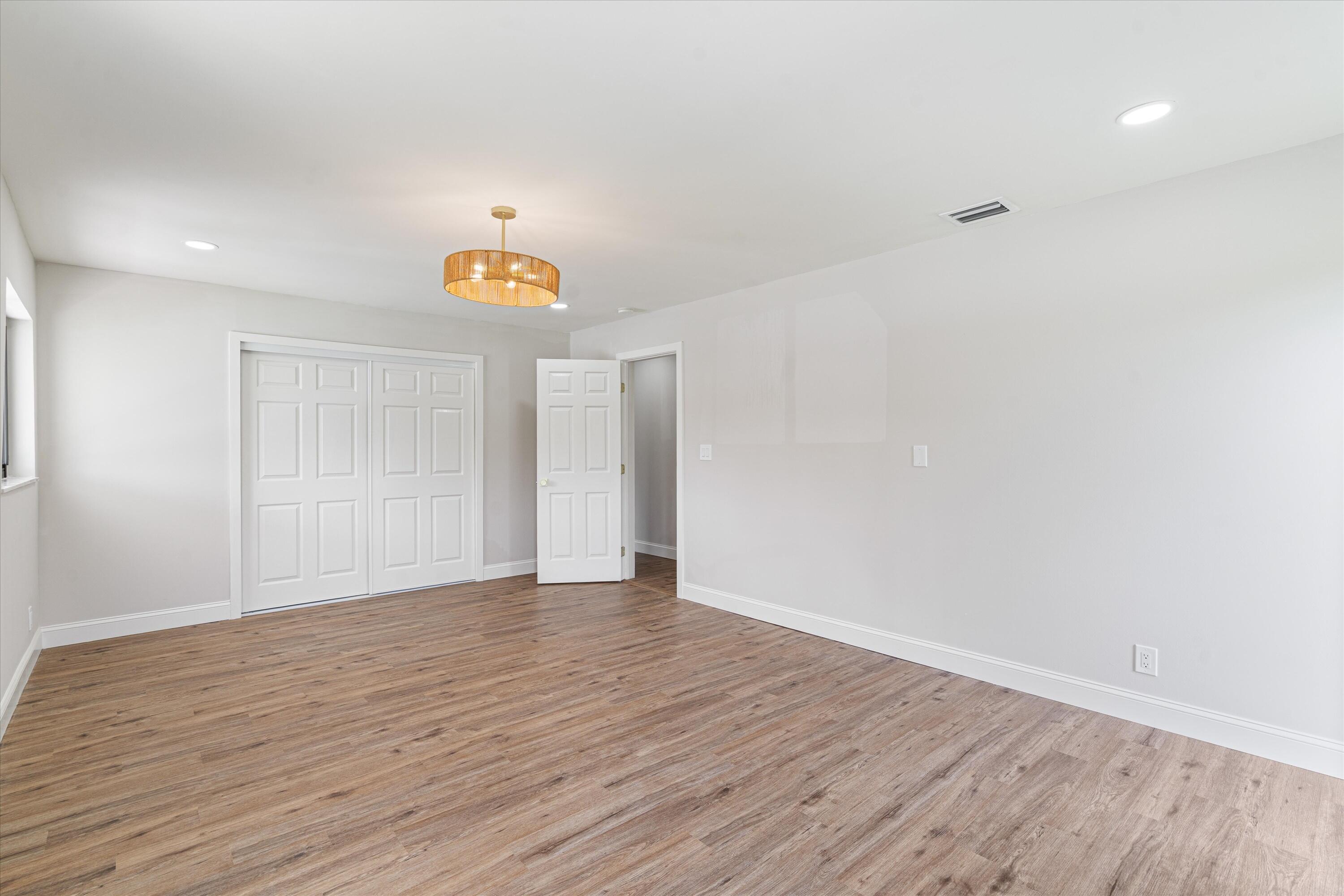 6111 White Oak Lane Property Photo 15