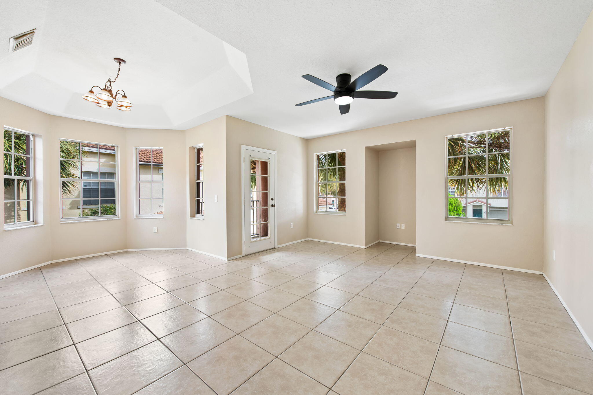 1906 Belmont Place Property Photo 1