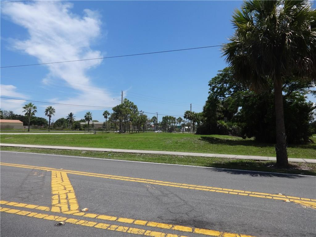 800 Nw Dixie Highway Property Photo 1