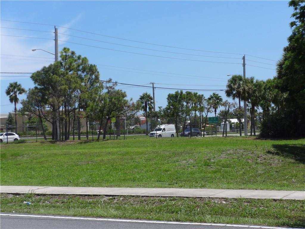800 Nw Dixie Highway Property Photo 2